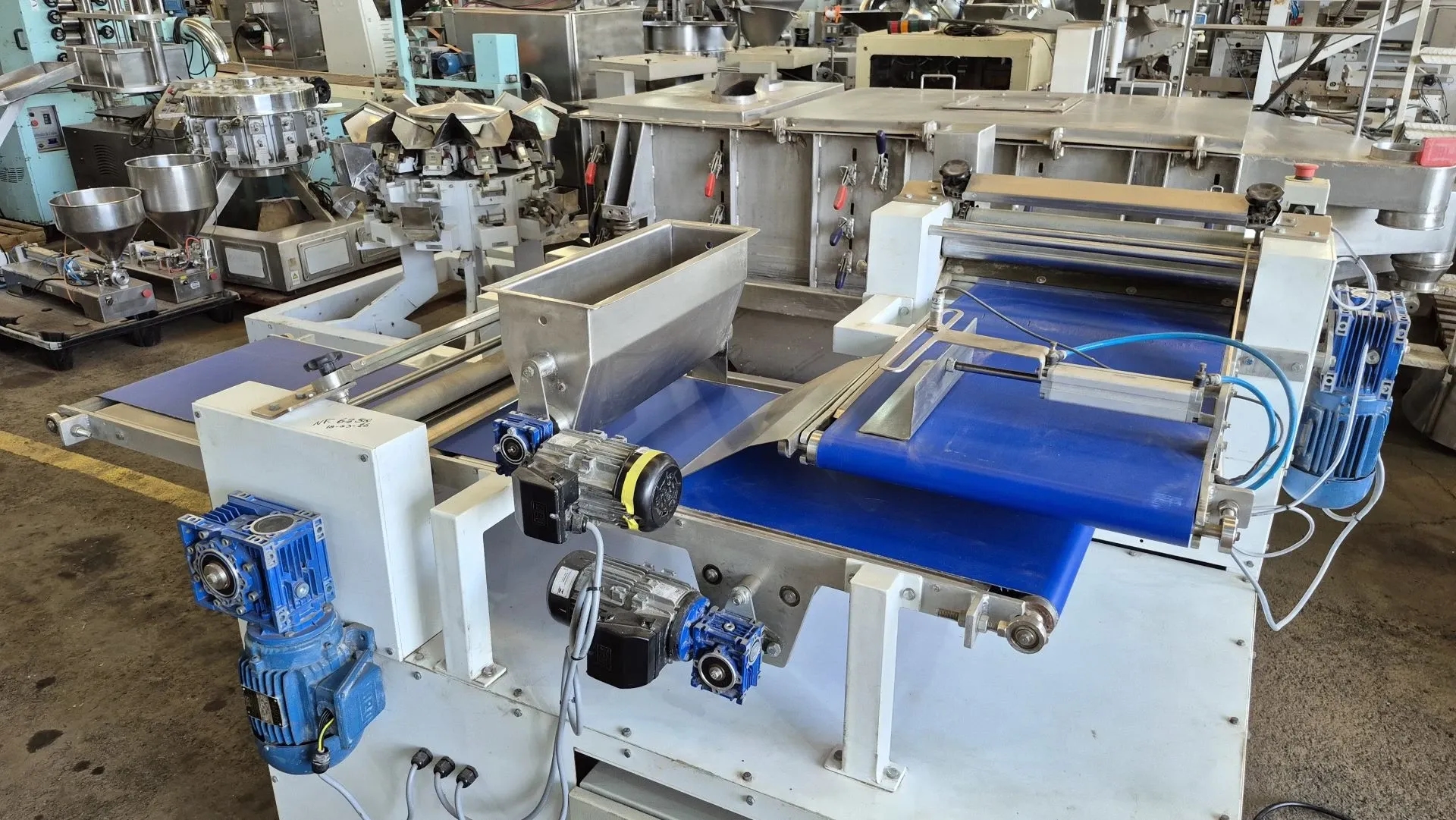 laminadora-de-massa-de-pizza-capacidade-400-kg-hora-marca-lider-industria-mecanica