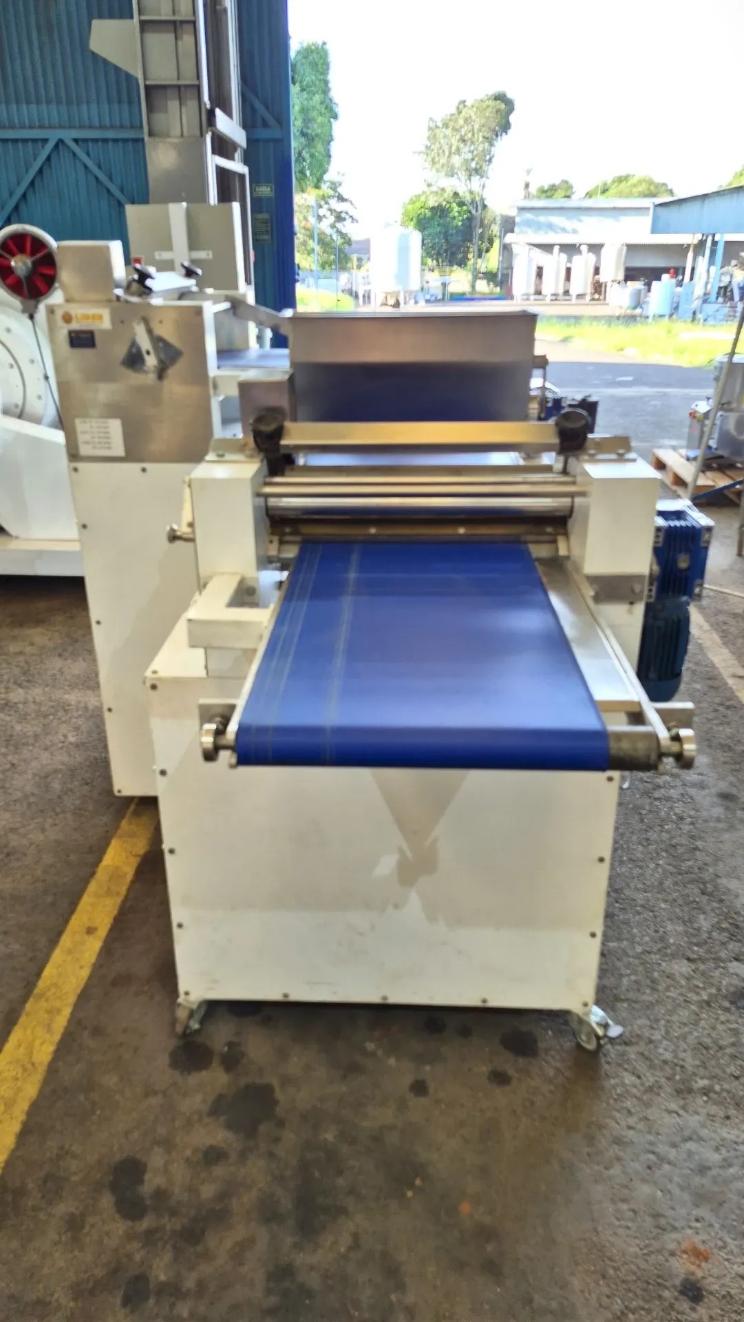 laminadora-de-massa-de-pizza-capacidade-400-kg-hora-marca-lider-industria-mecanica