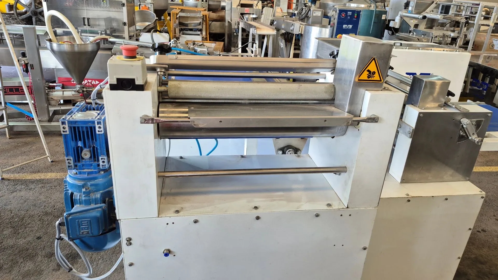 laminadora-de-massa-de-pizza-capacidade-400-kg-hora-marca-lider-industria-mecanica