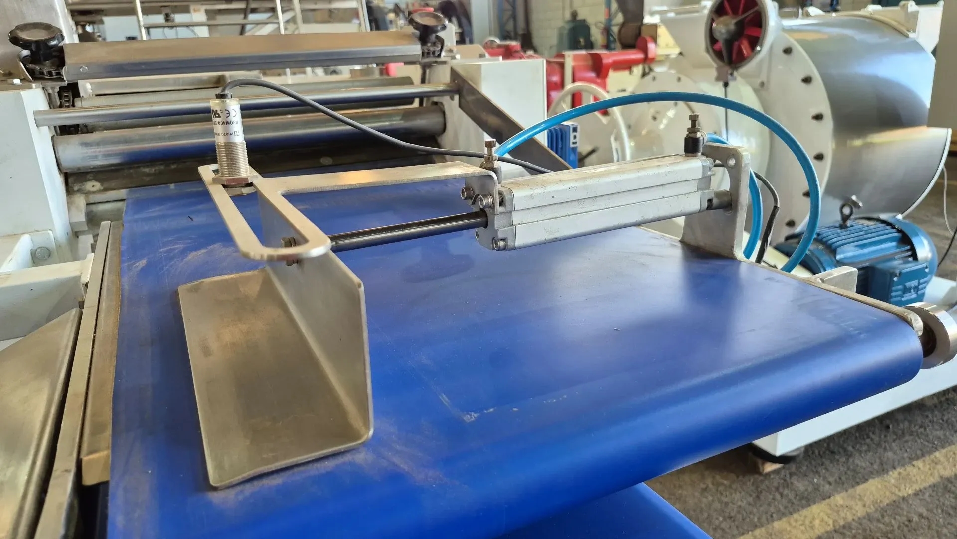 laminadora-de-massa-de-pizza-capacidade-400-kg-hora-marca-lider-industria-mecanica