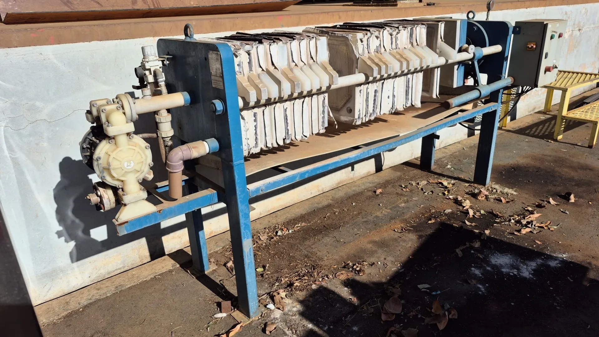 filtro-prensa-com-placas-em-polipropileno-tipo-camara-marca-bomax