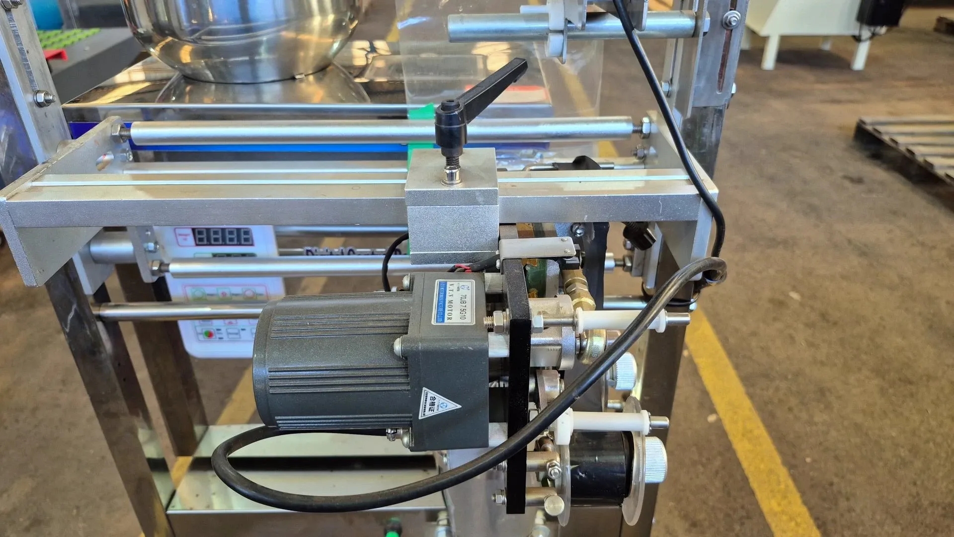 dosadora-e-empacotadora-marca-registron-modelo-rg-n100-b