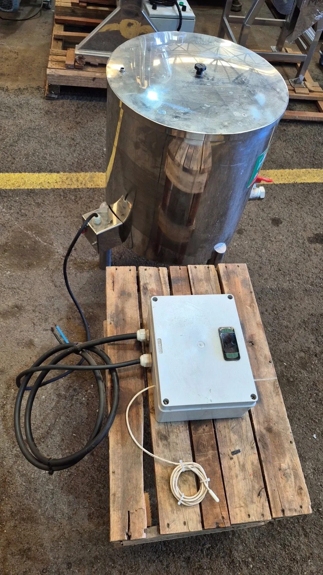 tanque-reserv-encamisado-eletrico-capacidade-70-litros-marca-pr-sul