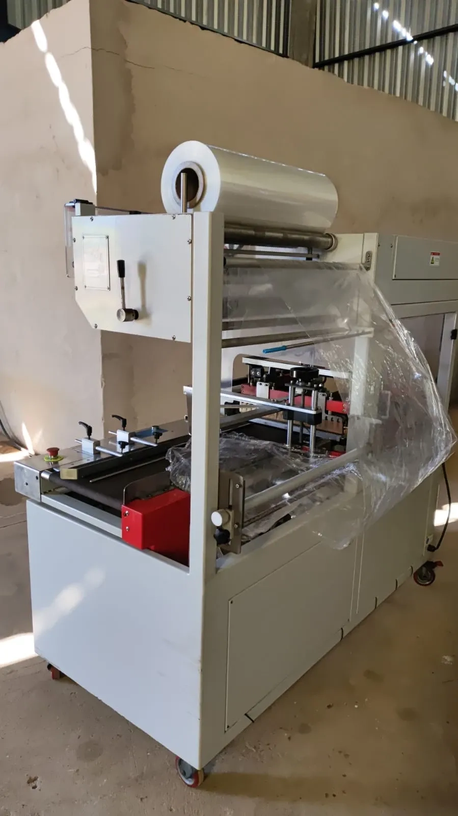 seladora-automatica-em-l-shrink-marca-tecfag