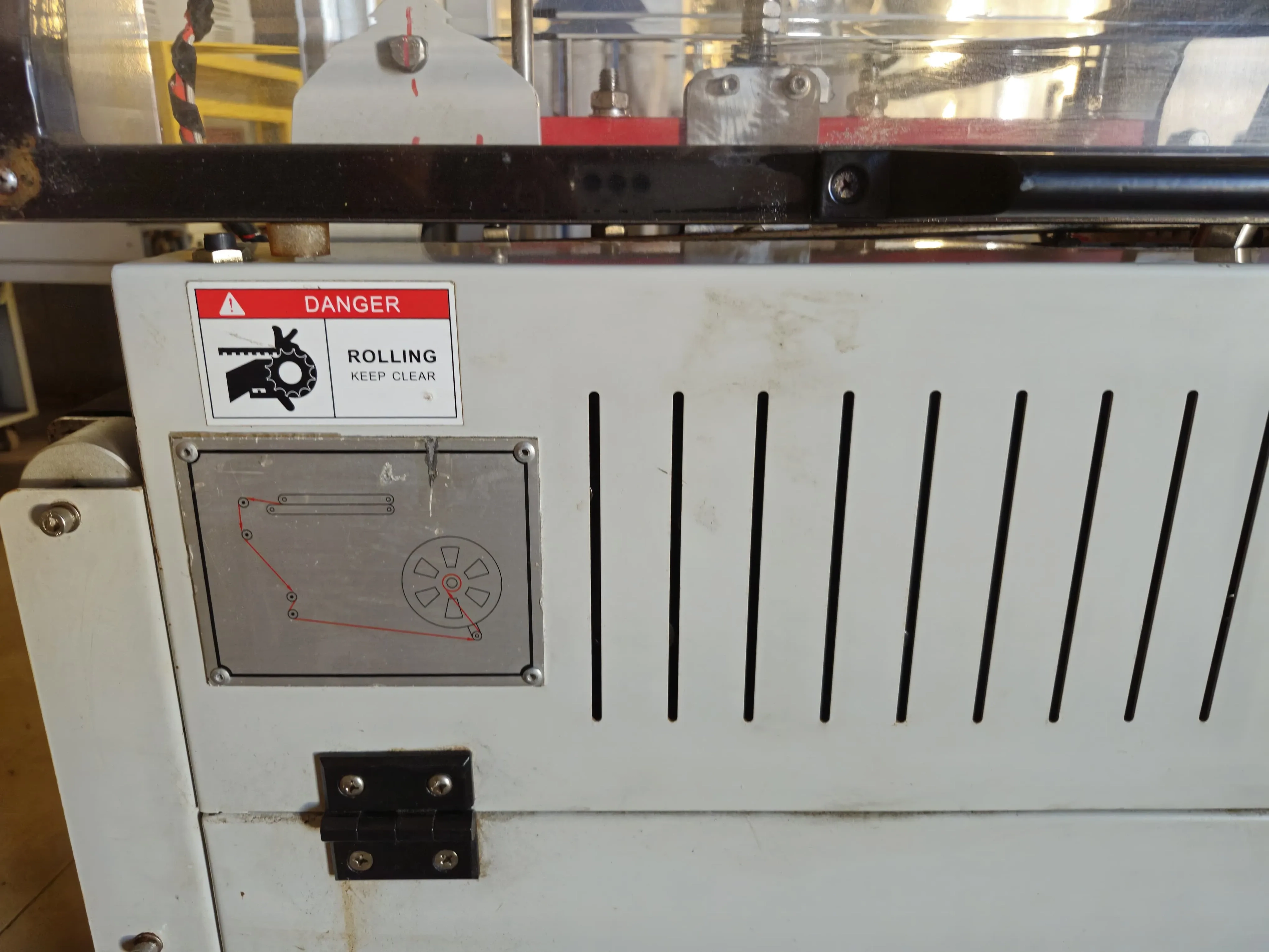 seladora-automatica-em-l-shrink-marca-tecfag