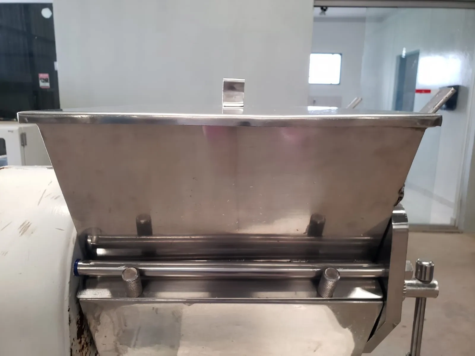 granulador-rotativo-em-aco-inox-para-pos-e-granulados-marca-lemaq