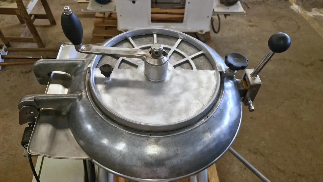 processador-universal-cutter-capacidade-40-litros-marca-geiger