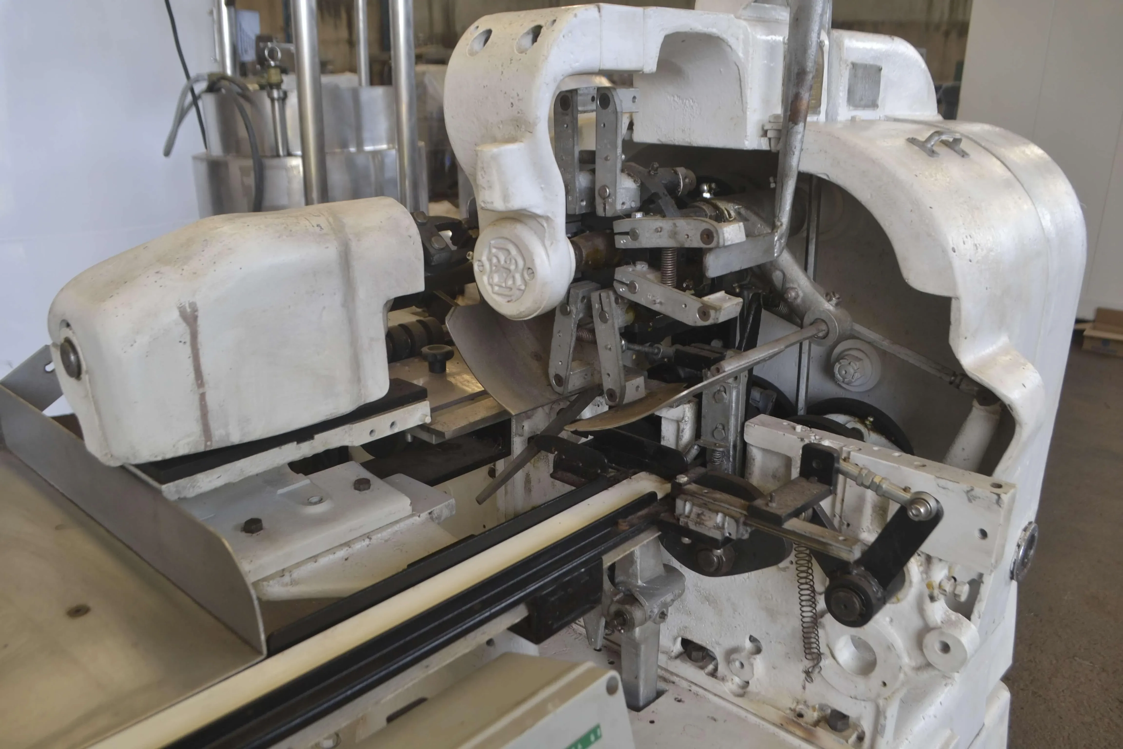 embaladora-automatica-de-dupla-torcao-marca-forgrove