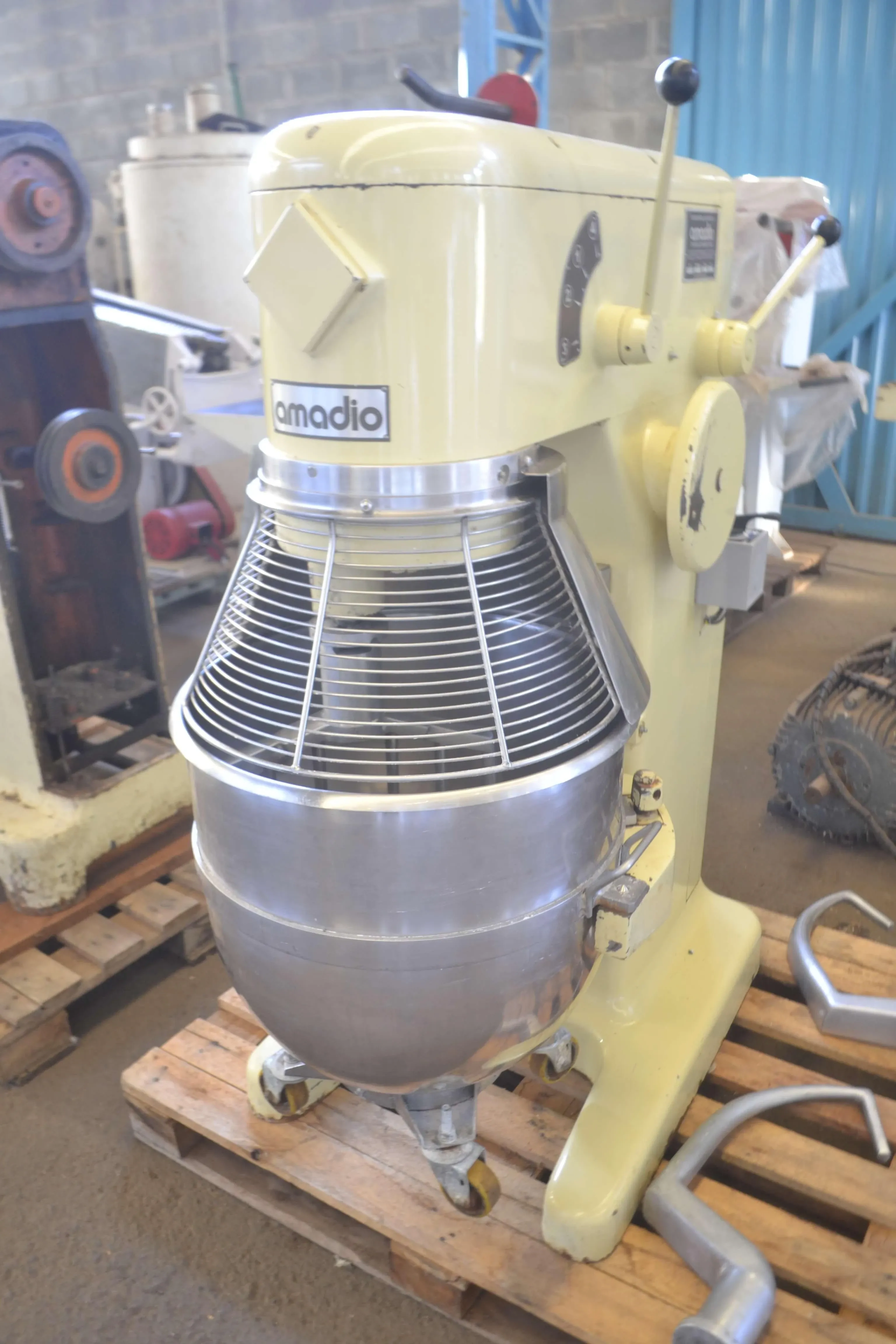 batedeira-planetaria-capacidade-80-litros-marca-amadio