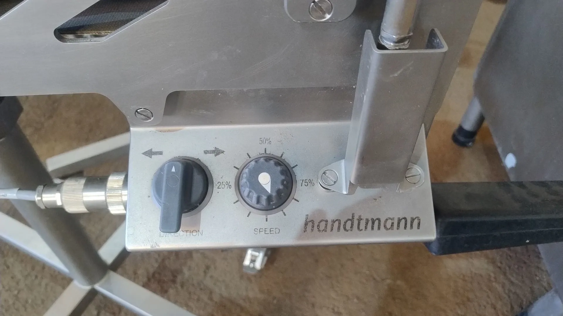 sist-enchim-mold-hamburger-almond-outros-handtmann