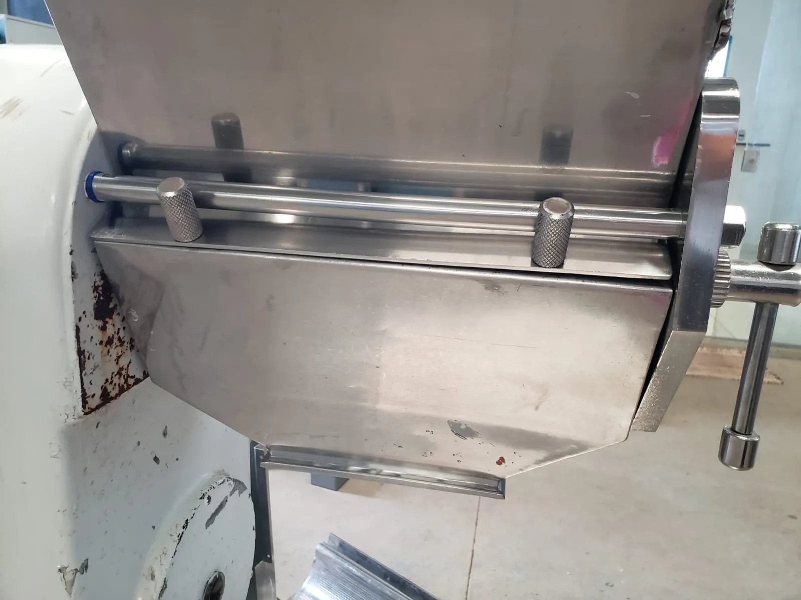 granulador-rotativo-em-aco-inox-para-pos-e-granulados-marca-lemaq