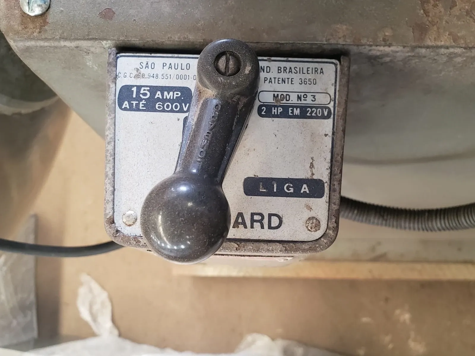Drageadei-lisa-aco-in-estrutur-em--carbono-motor-weg