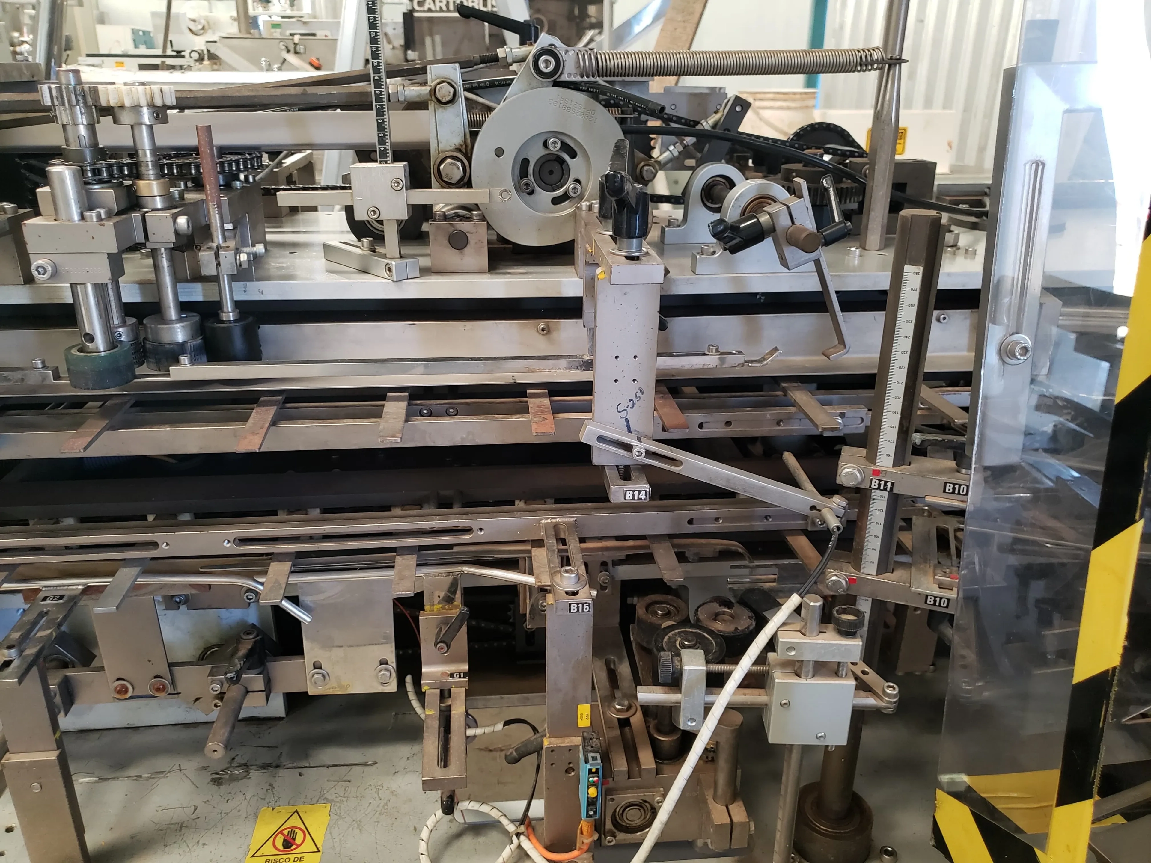 encartuchadeira-vertical-continua-marca-fabrima