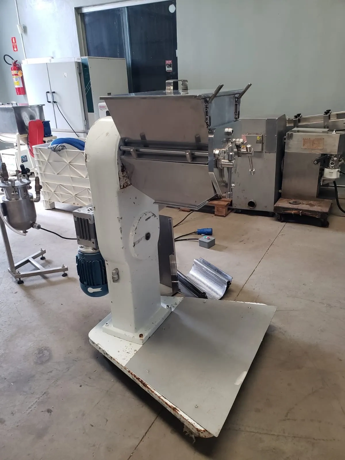 granulador-rotativo-em-aco-inox-para-pos-e-granulados-marca-lemaq