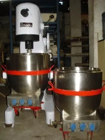 batedeir-planetaria-60-litros-encamisada