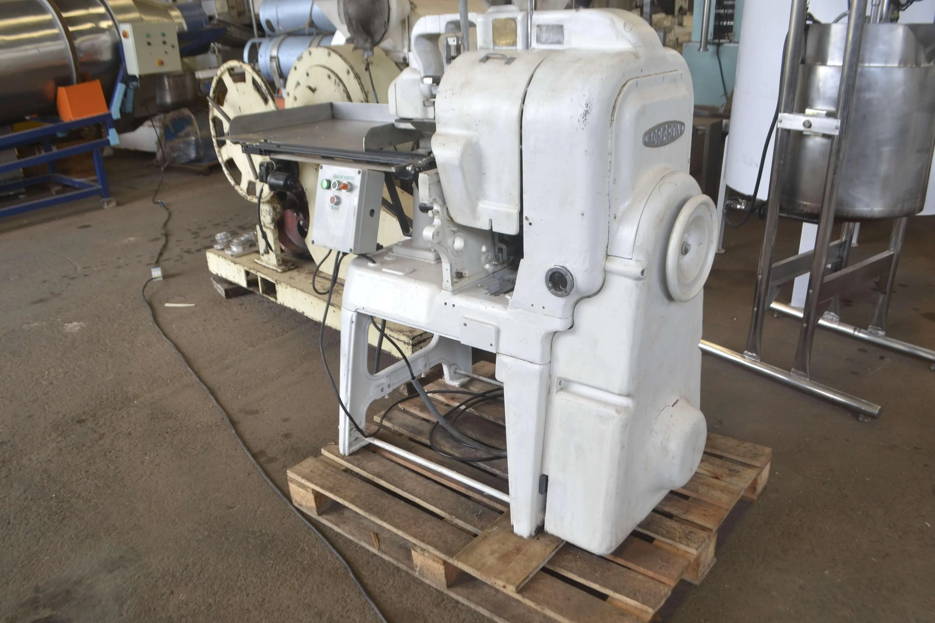 embaladora-automatica-de-dupla-torcao-marca-forgrove