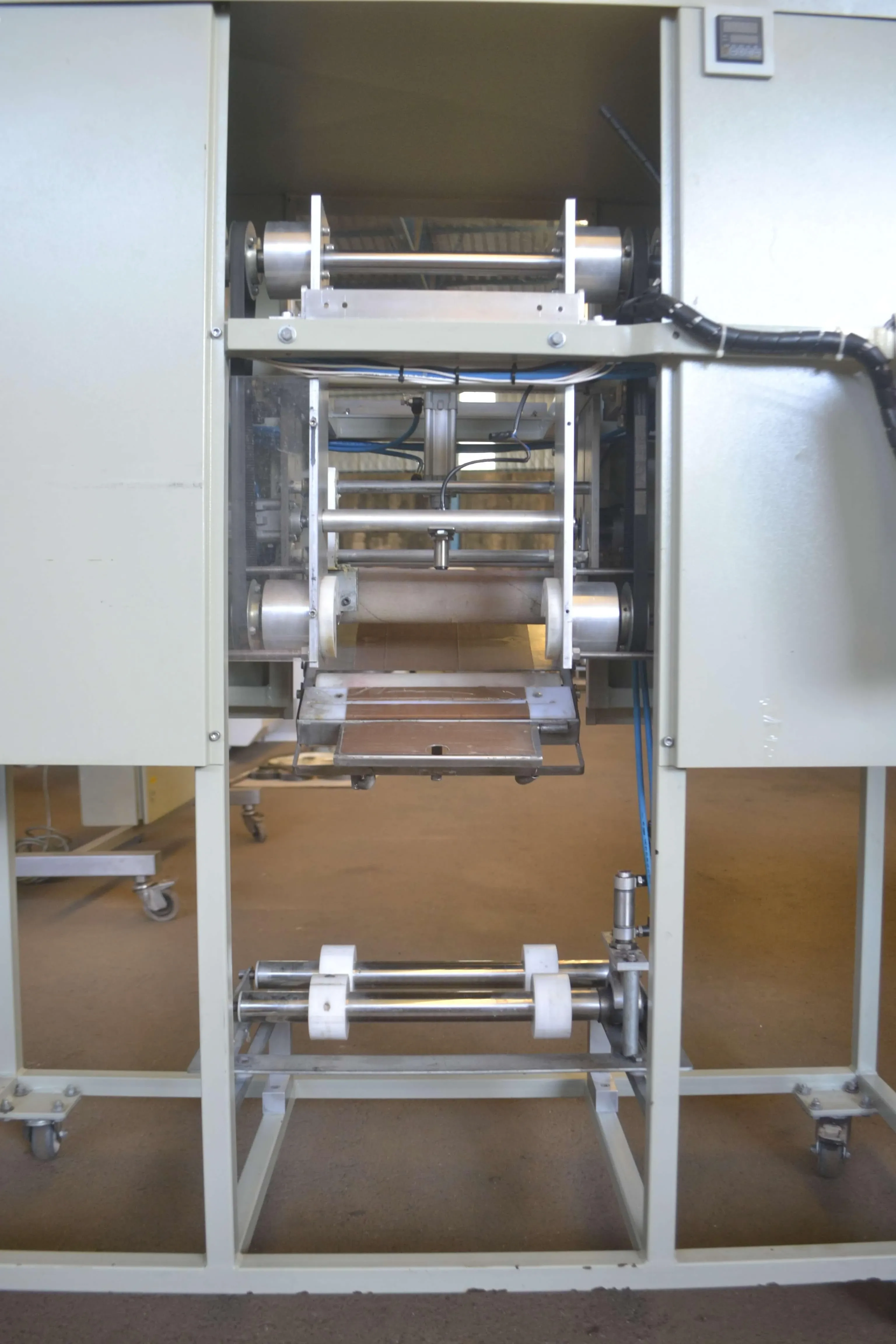 enrolador-automatico-para-massa-de-pastel-1830