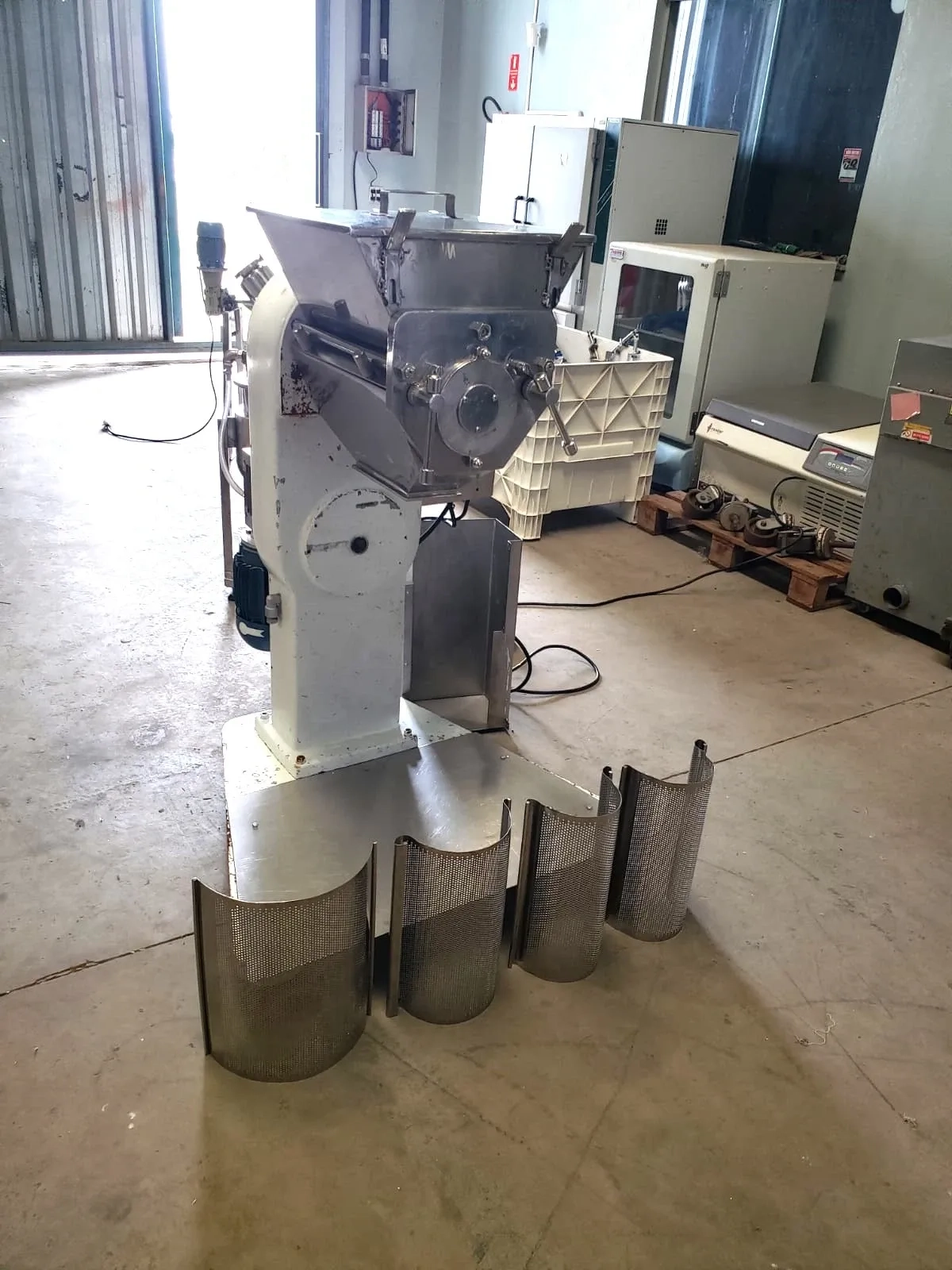 granulador-rotativo-em-aco-inox-para-pos-e-granulados-marca-lemaq