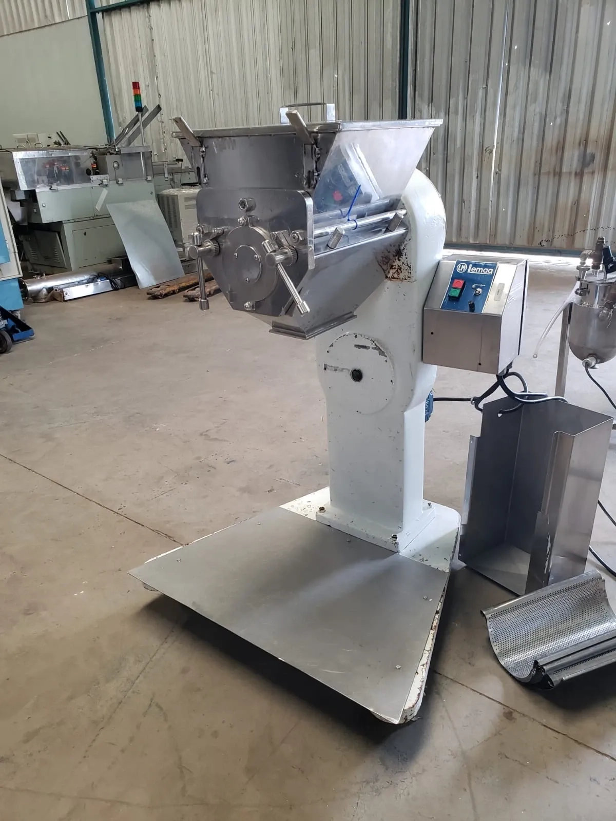 granulador-rotativo-em-aco-inox-para-pos-e-granulados-marca-lemaq