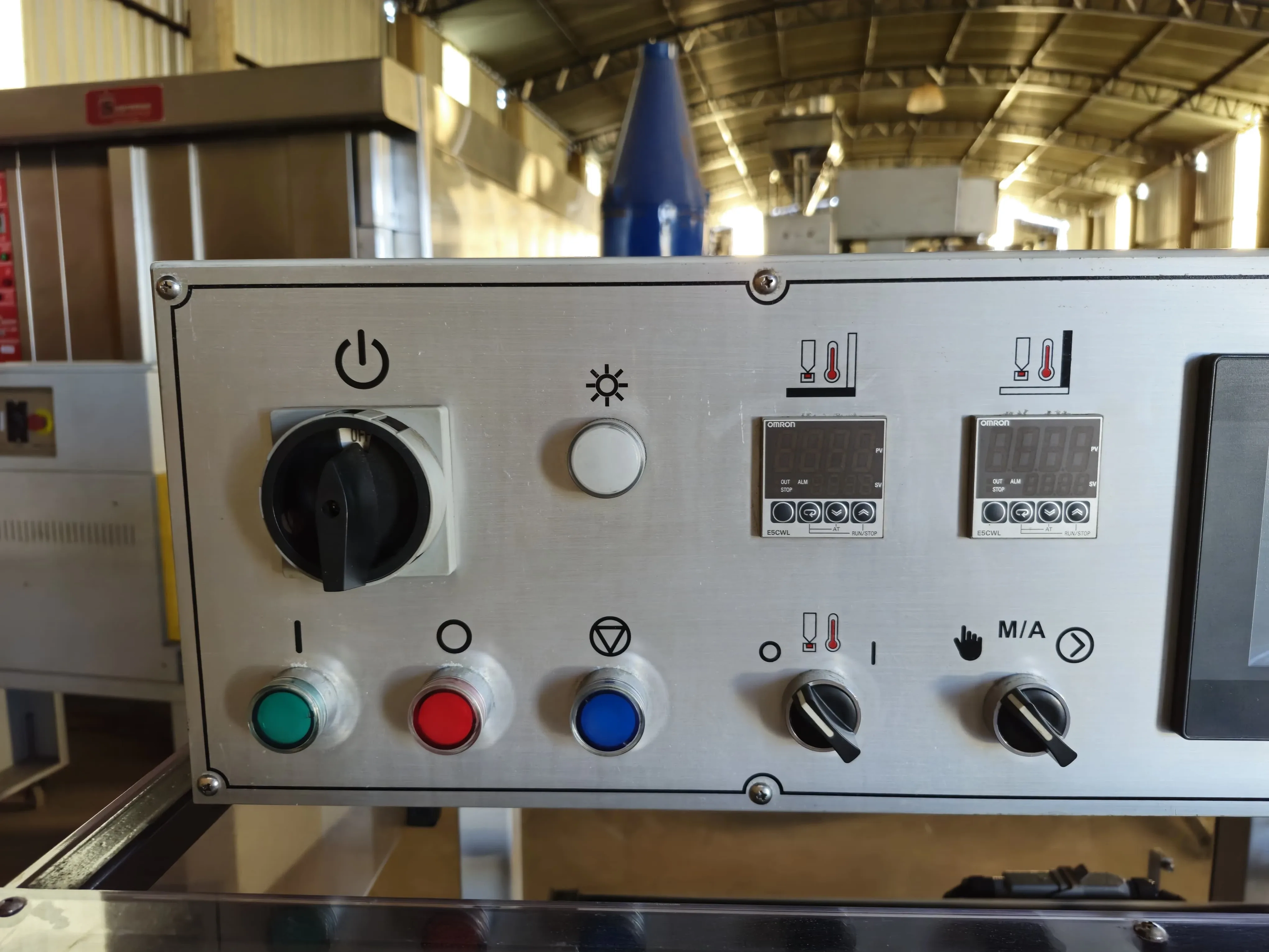 seladora-automatica-em-l-shrink-marca-tecfag