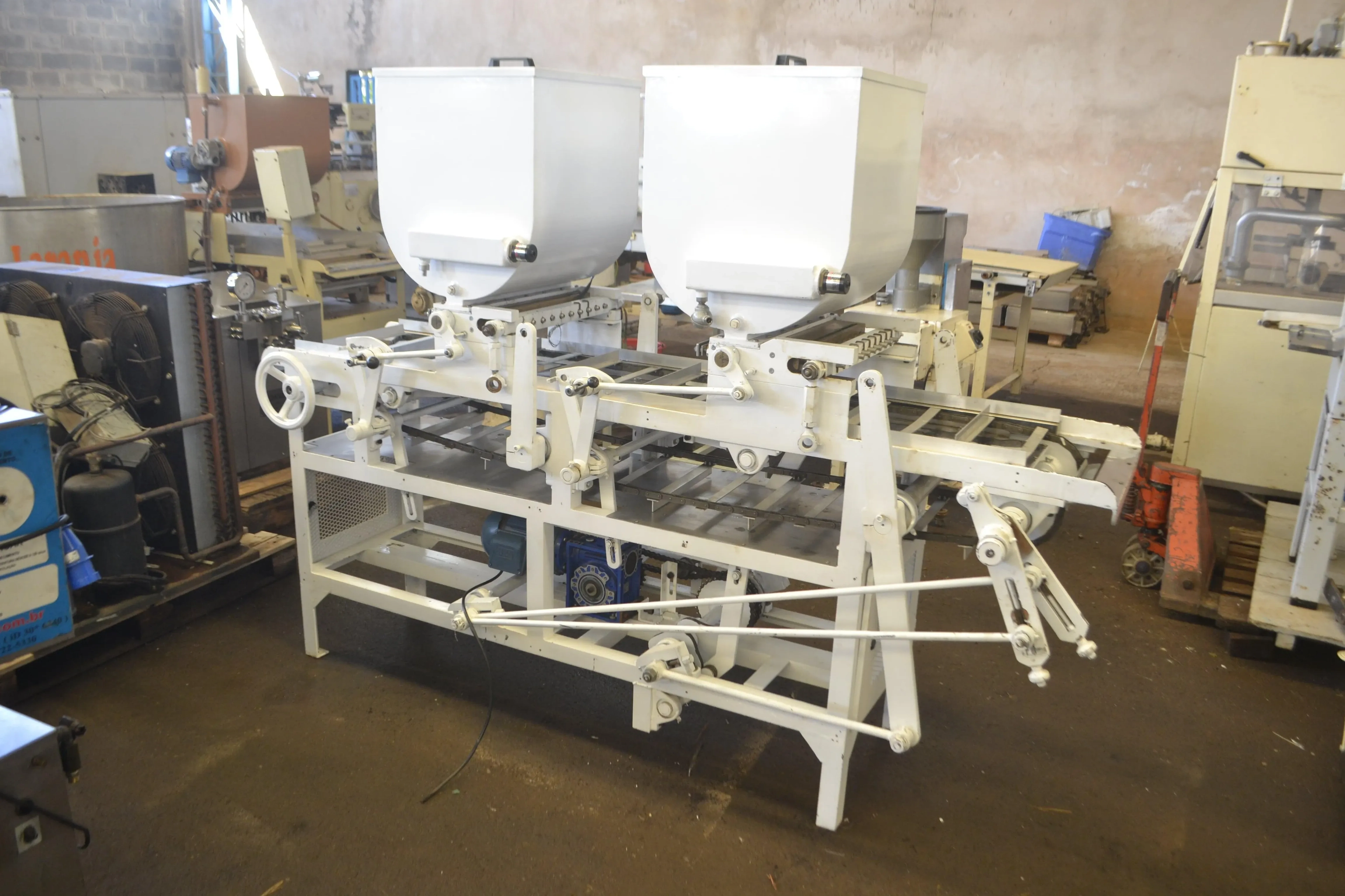 dosadora-de-chocolate-com-20-bicos-marca-jcmaq