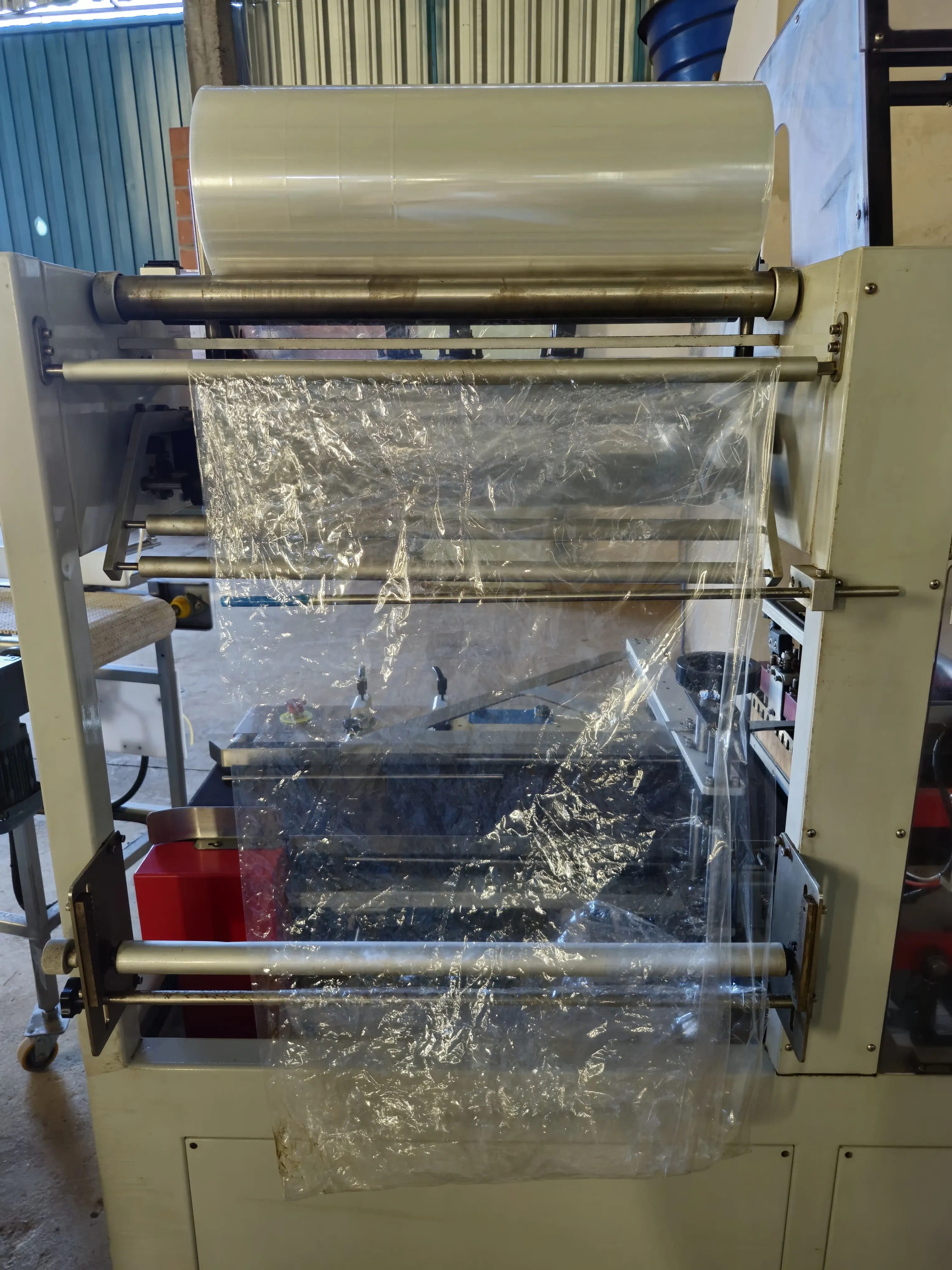 seladora-automatica-em-l-shrink-marca-tecfag