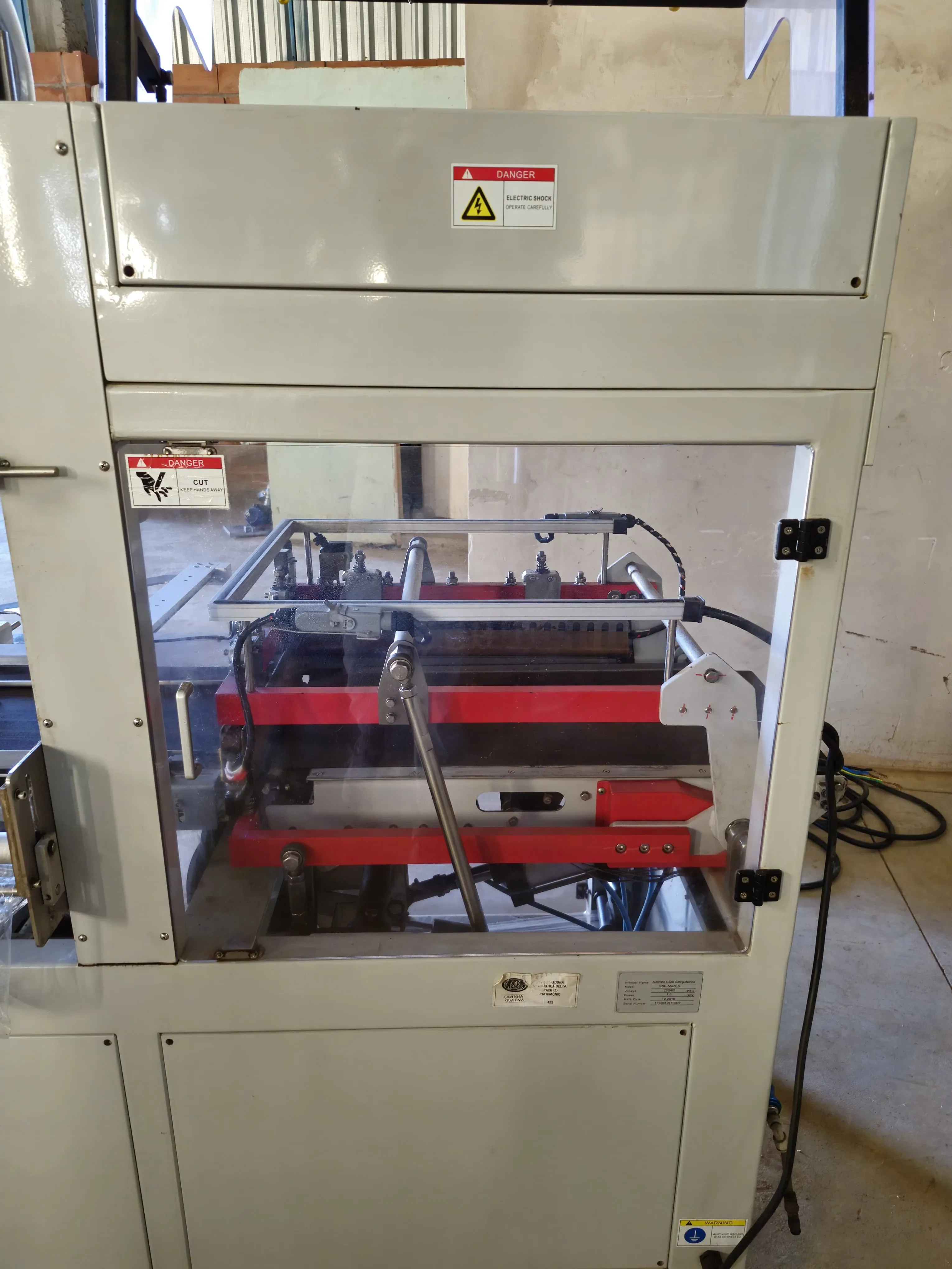 seladora-automatica-em-l-shrink-marca-tecfag