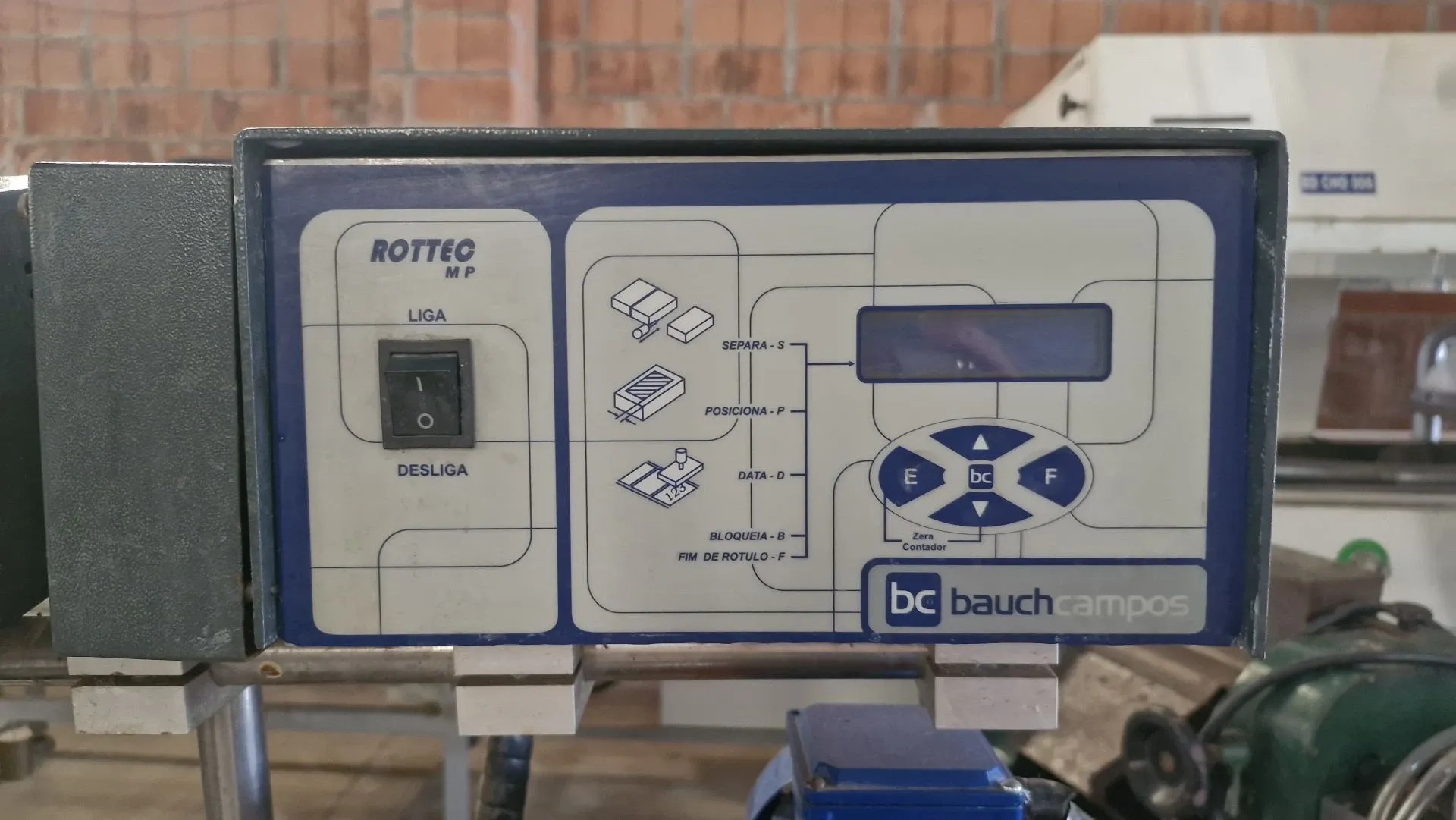 rotulad-automat-com-cabecote-duplo-frascos-potes
