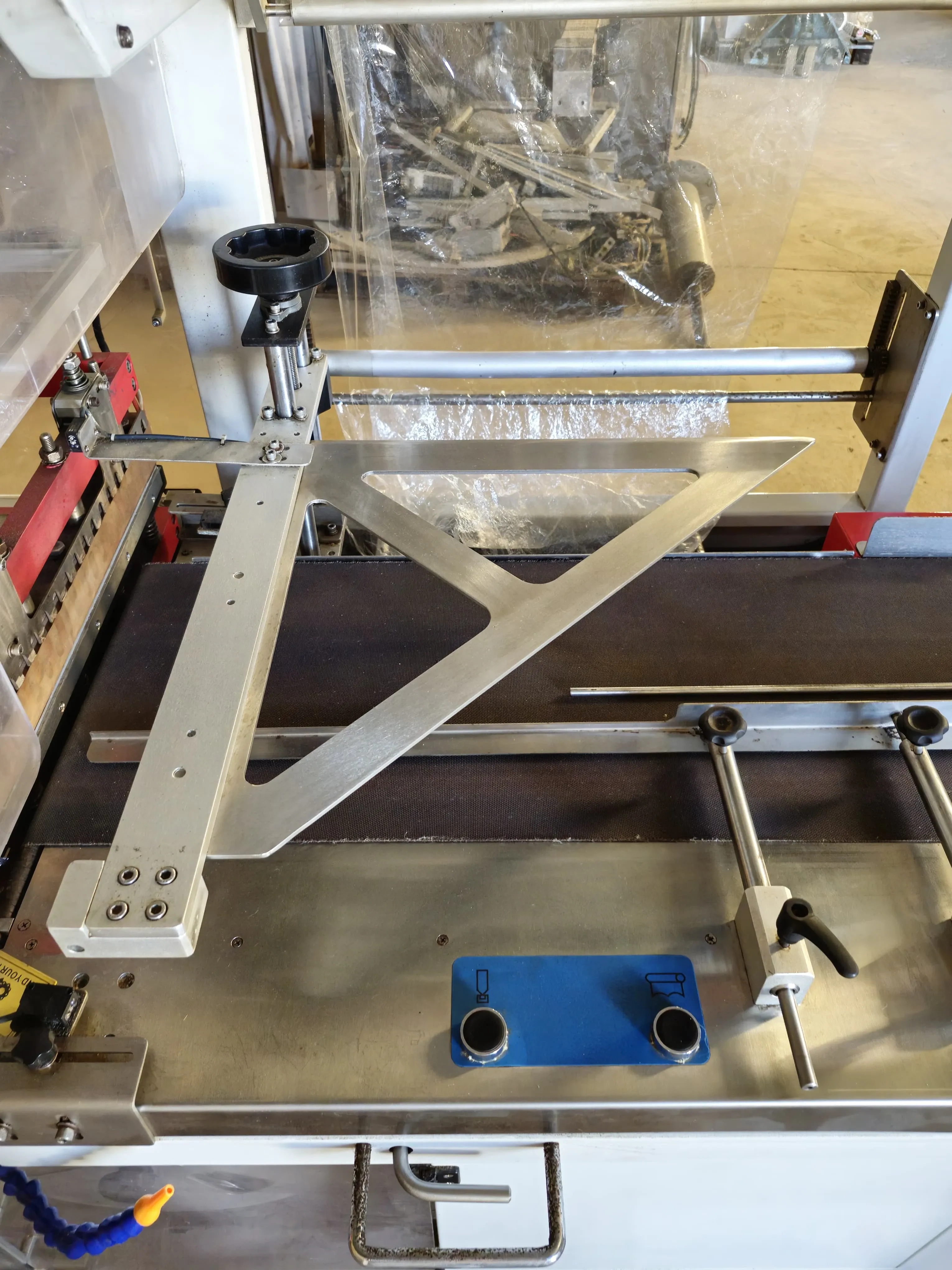 seladora-automatica-em-l-shrink-marca-tecfag