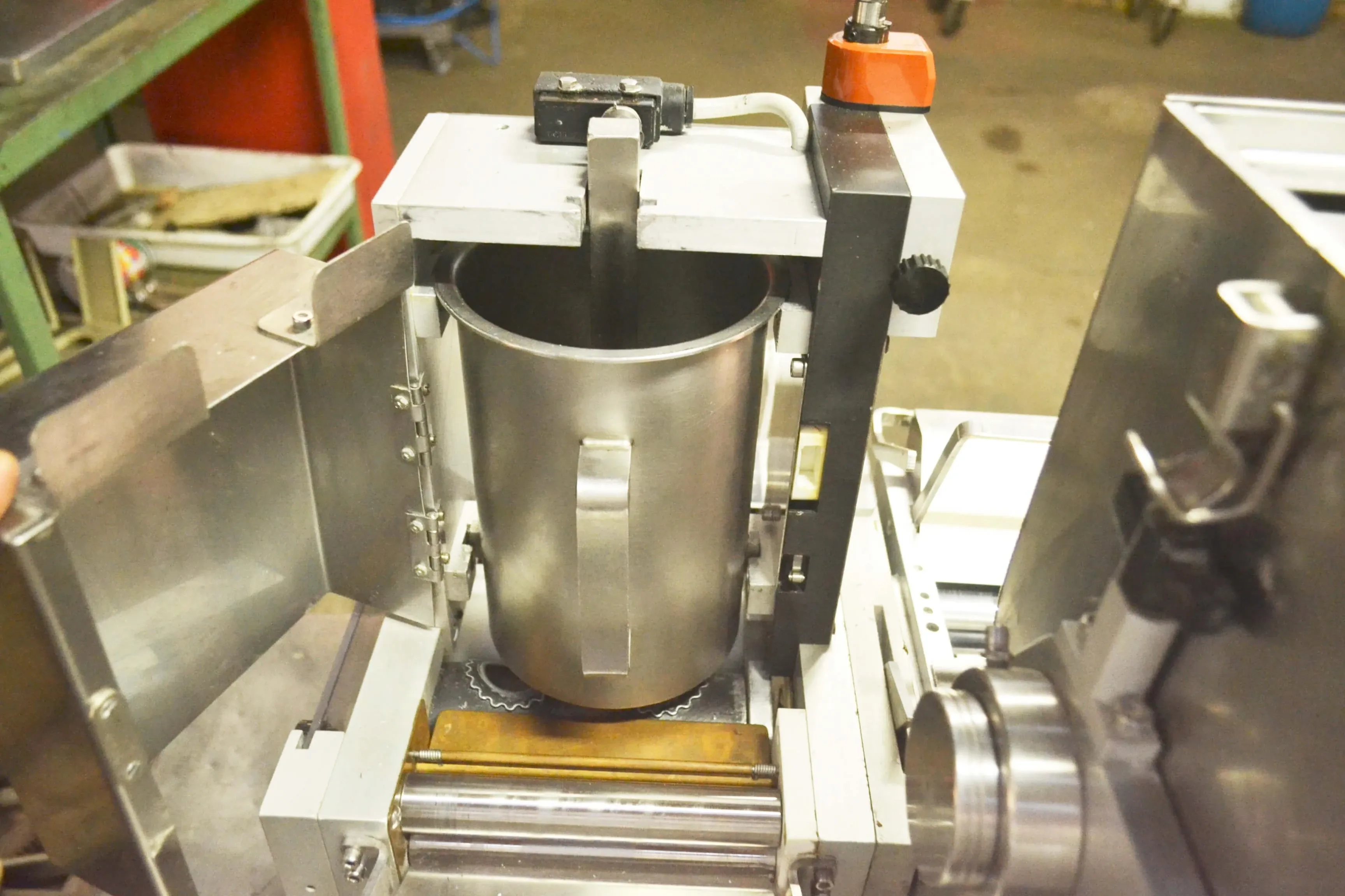 masseira-esfolhadeira-e-ravioleteira-conjugados-capacidade-12-kg-marca-bralyx-la-monferrina