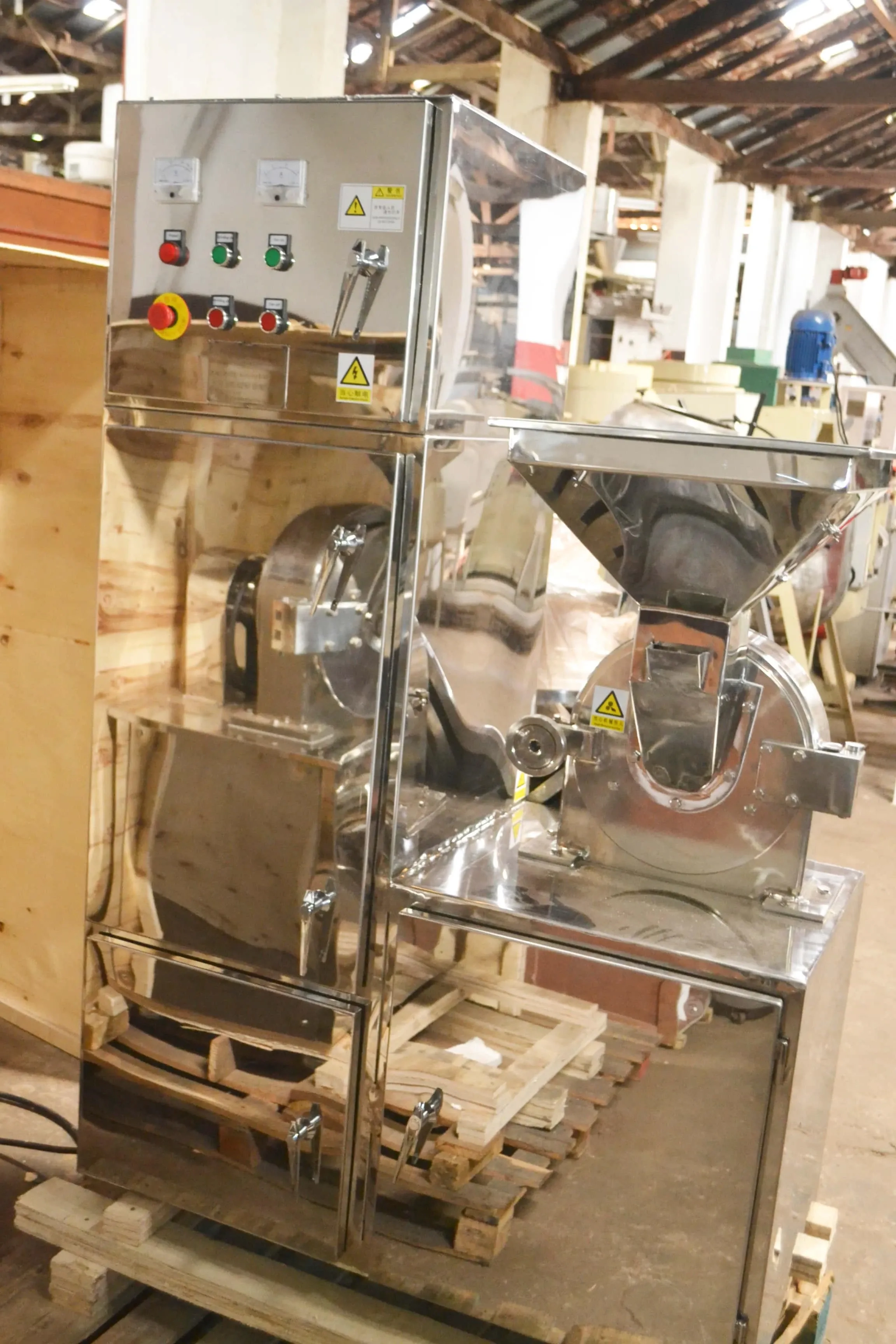 moinho-universal-em-aco-inox-capacidade-250-kg-h