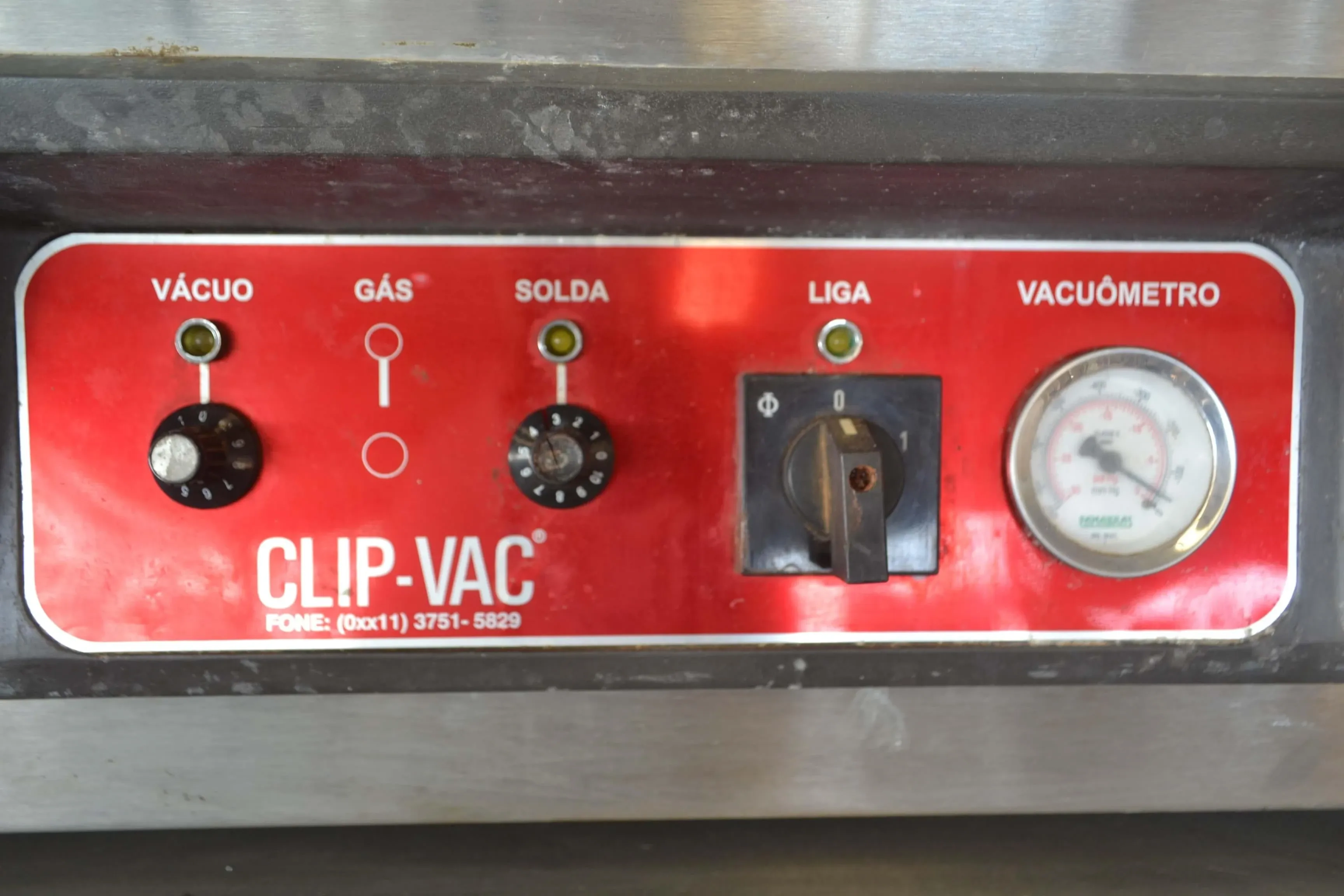 seladora-a-vacuo-uma-camara-marca-clip-vac