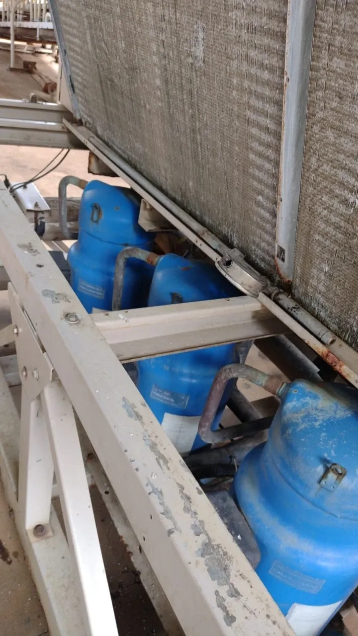 chiller-com-compressores-scroll-condensacao-ar