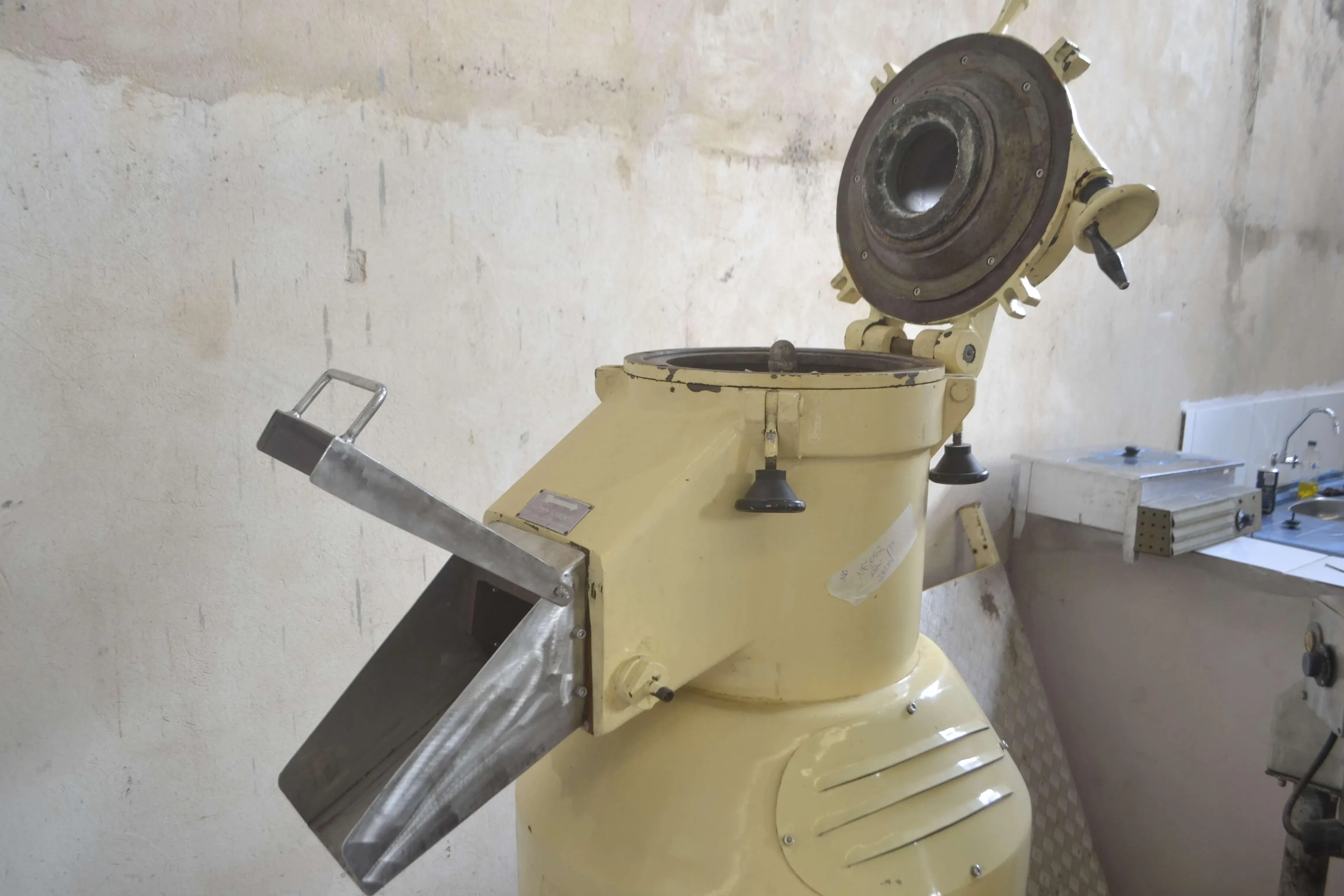 moinho-de-discos-de-corundum-capacidade-1200-l-hora-marca-meteor