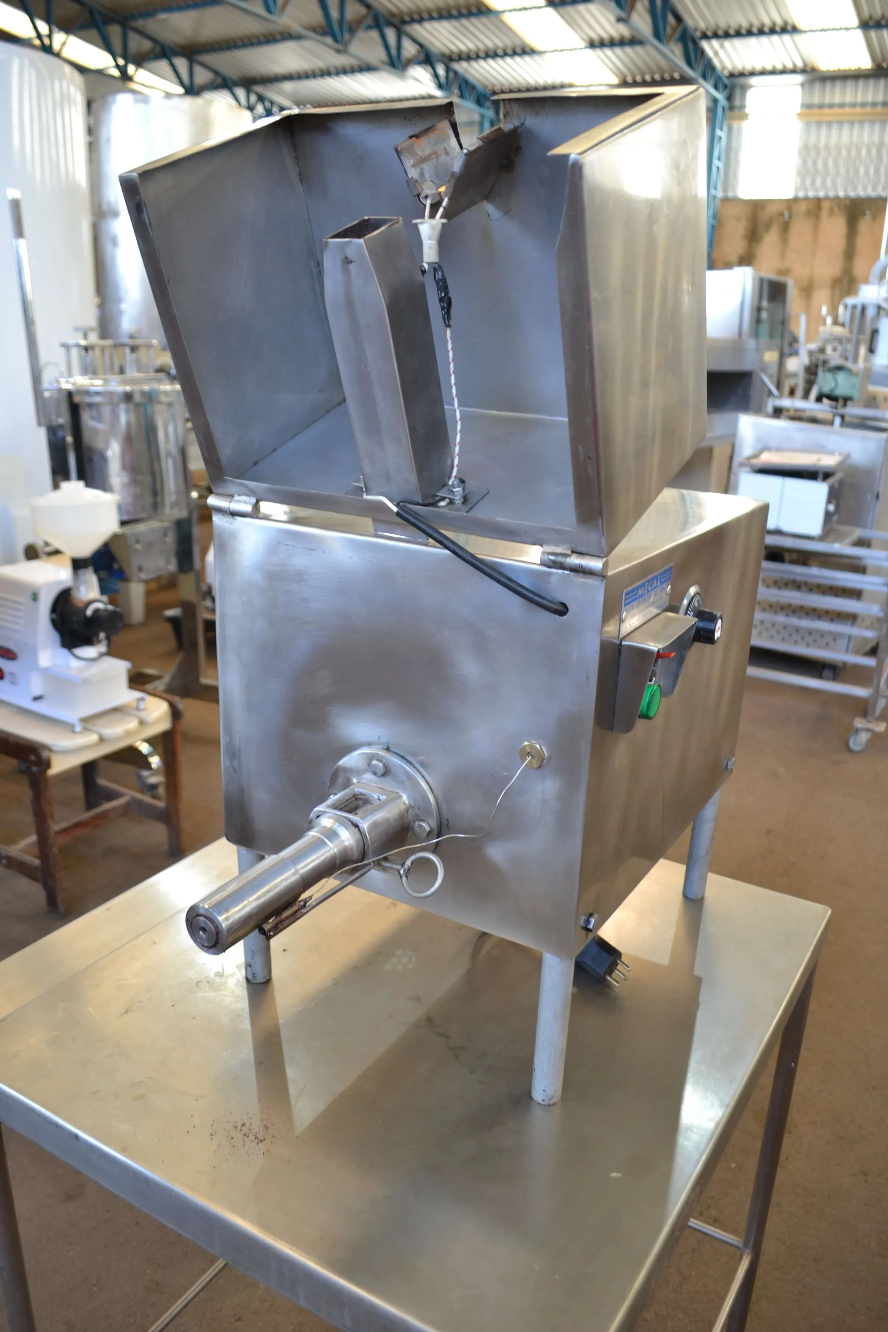 extratora-de-manteiga-de-cacau-marca-mecal