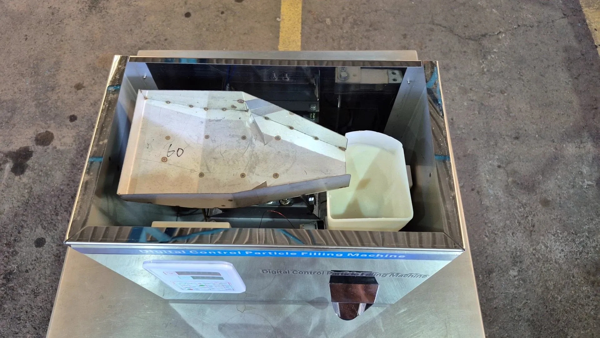 dosadora-semiautomatica-de-graos-e-pos-modelo-fz-100