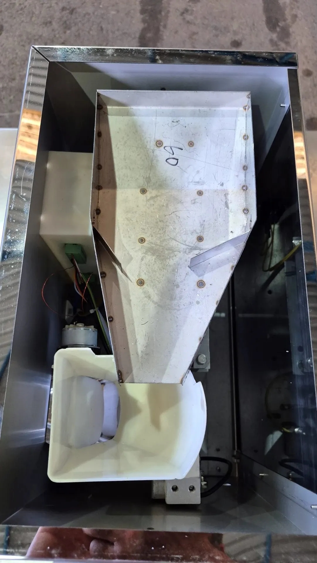dosadora-semiautomatica-de-graos-e-pos-modelo-fz-100