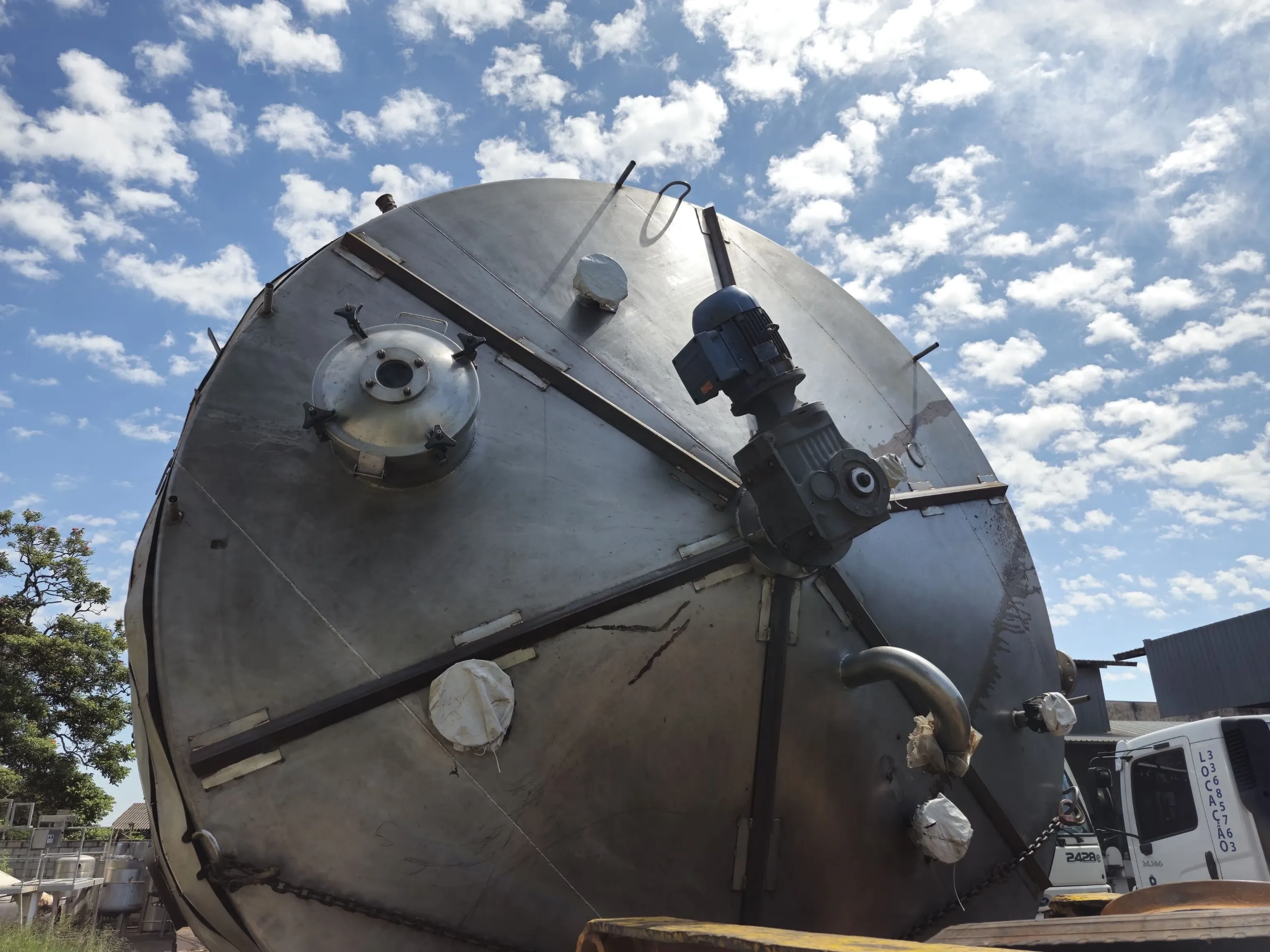 tanque-misturador-encamisado-em-aco-inox-capacidade-40-000-litros-marca-recinox