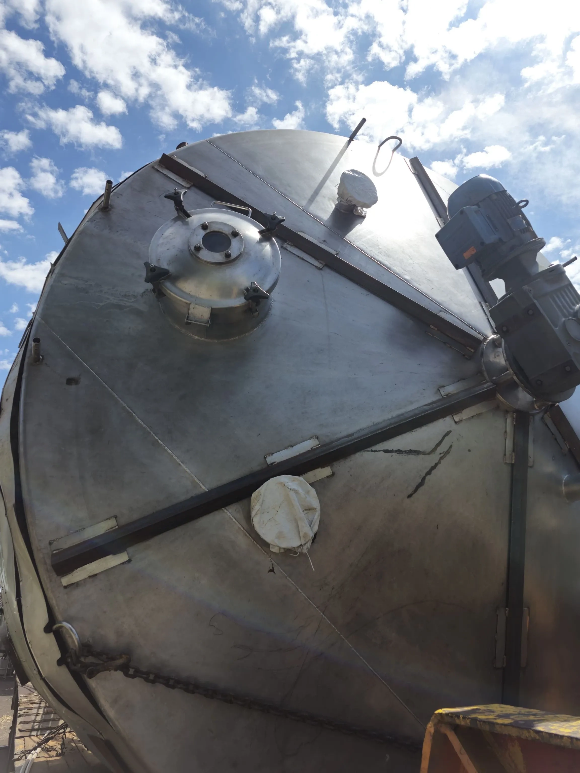 tanque-misturador-encamisado-em-aco-inox-capacidade-40-000-litros-marca-recinox