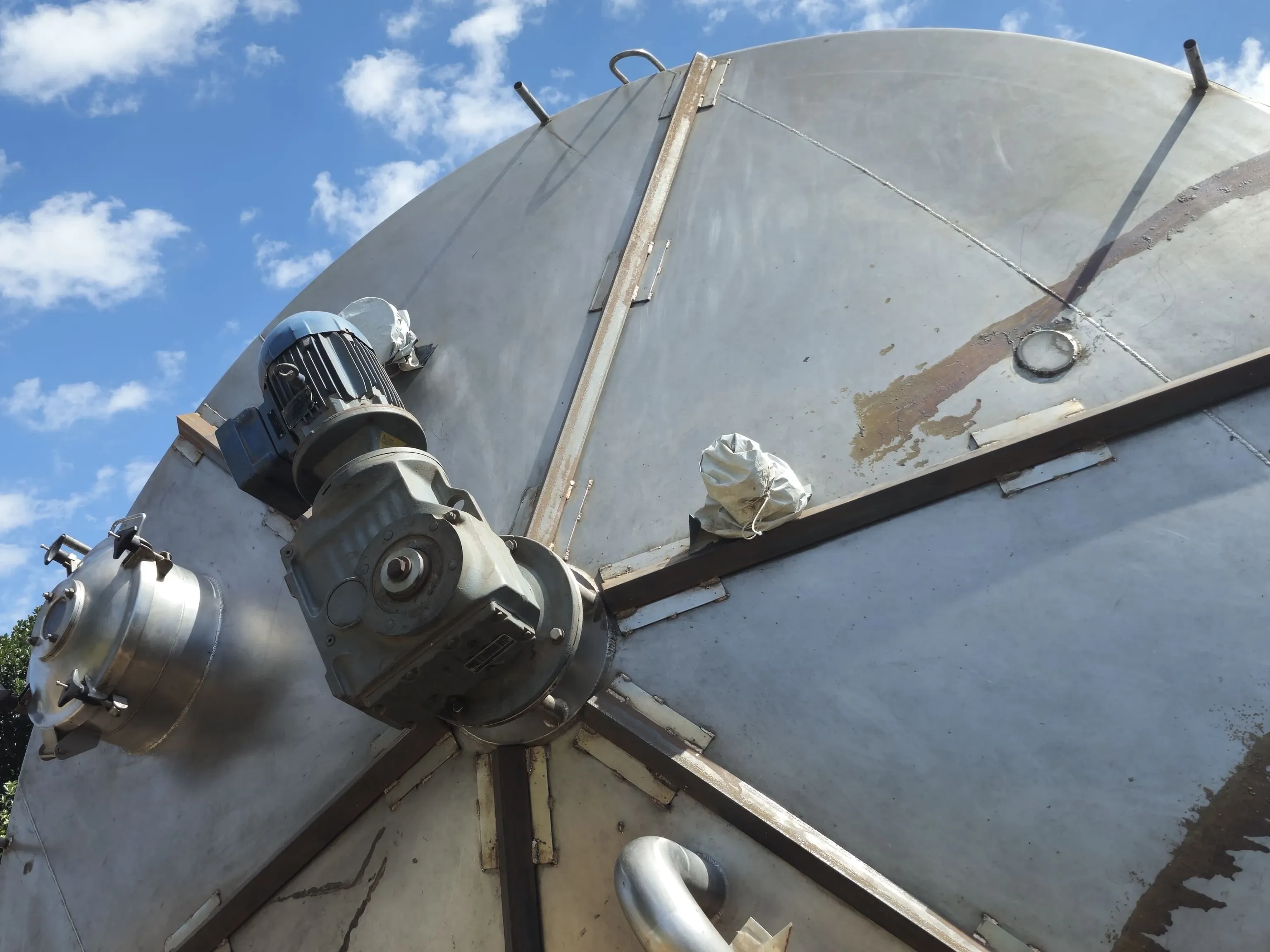 tanque-misturador-encamisado-em-aco-inox-capacidade-40-000-litros-marca-recinox