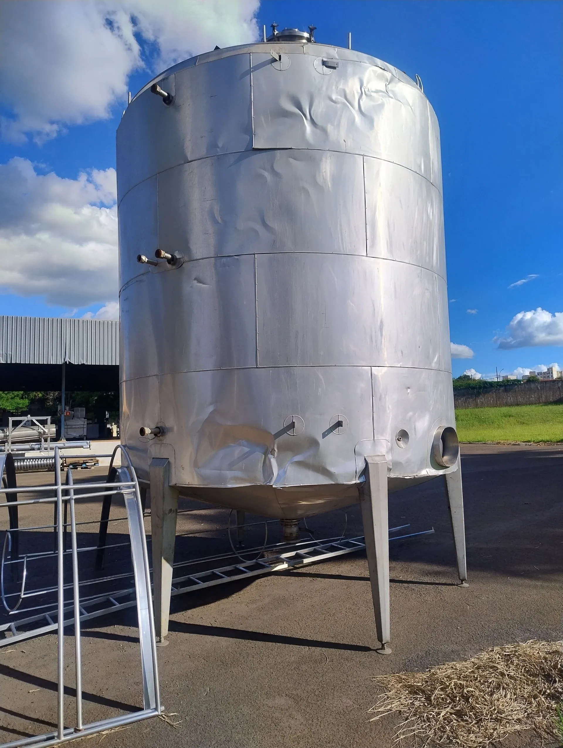 tanque-misturador-encamisado-em-aco-inox-capacidade-40-000-litros-marca-recinox