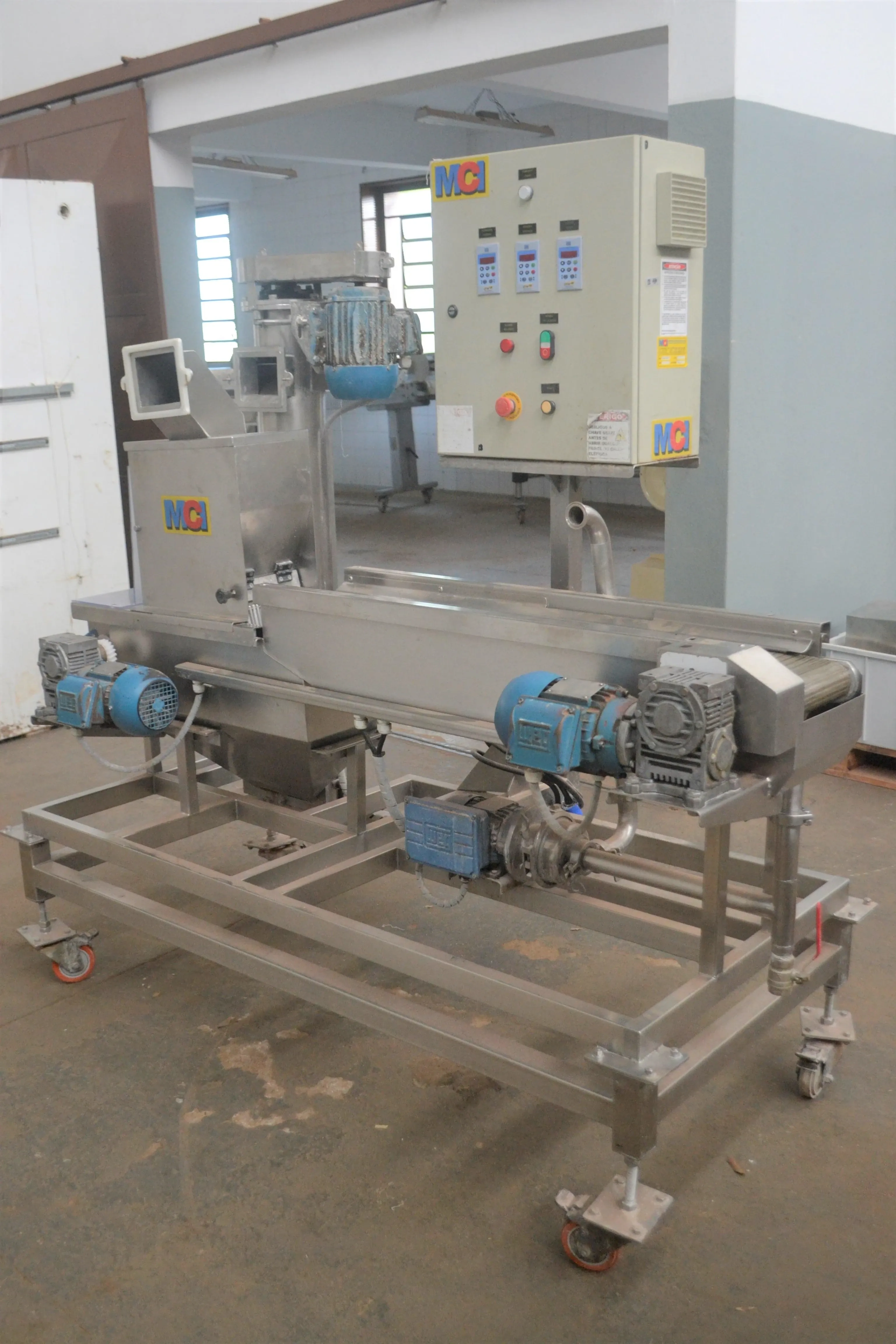 empanadeira-de-salgados-capacidade-360-kg-hora-marca-mci