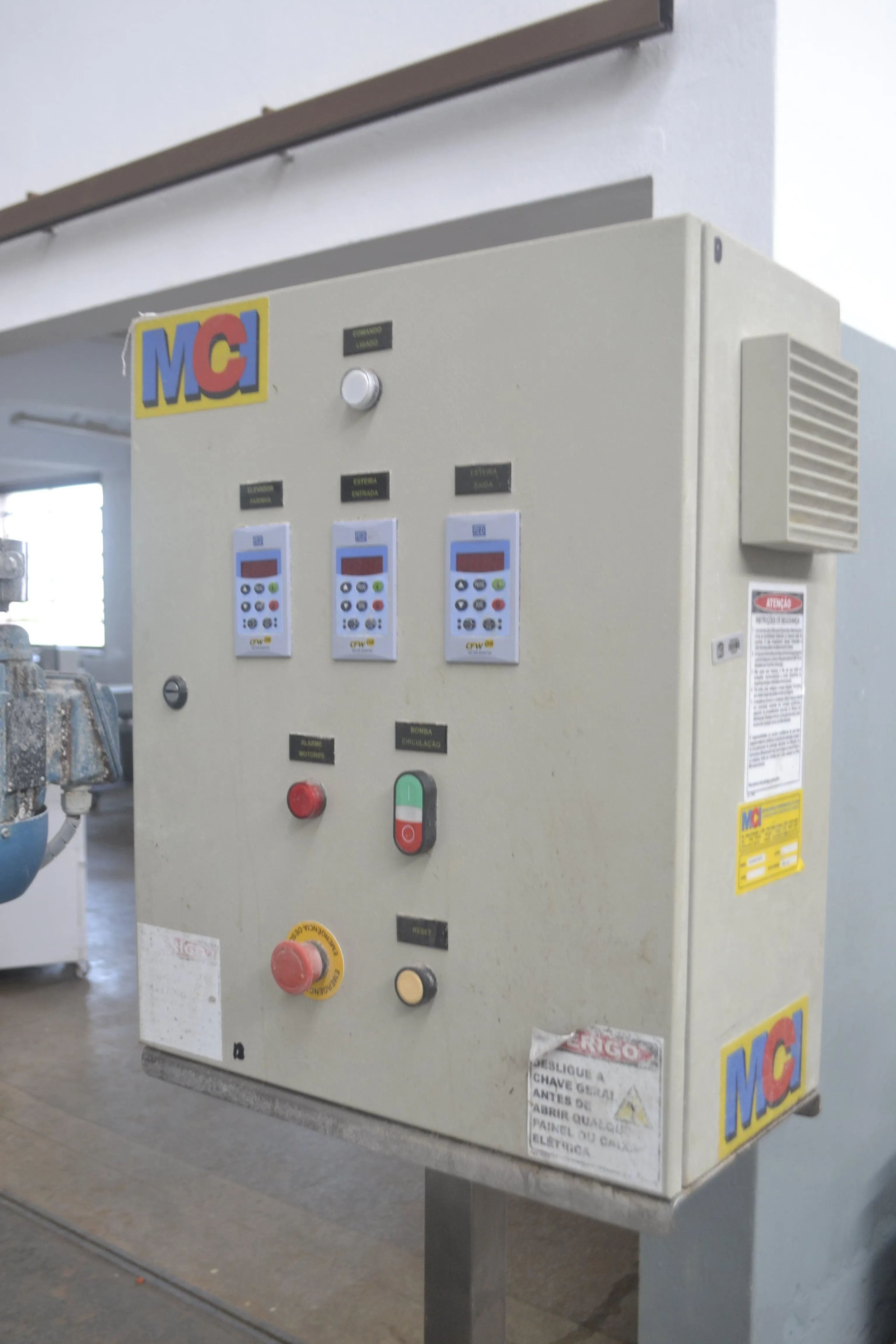 linha-automatica-salgados-capacid-300-kg-mci
