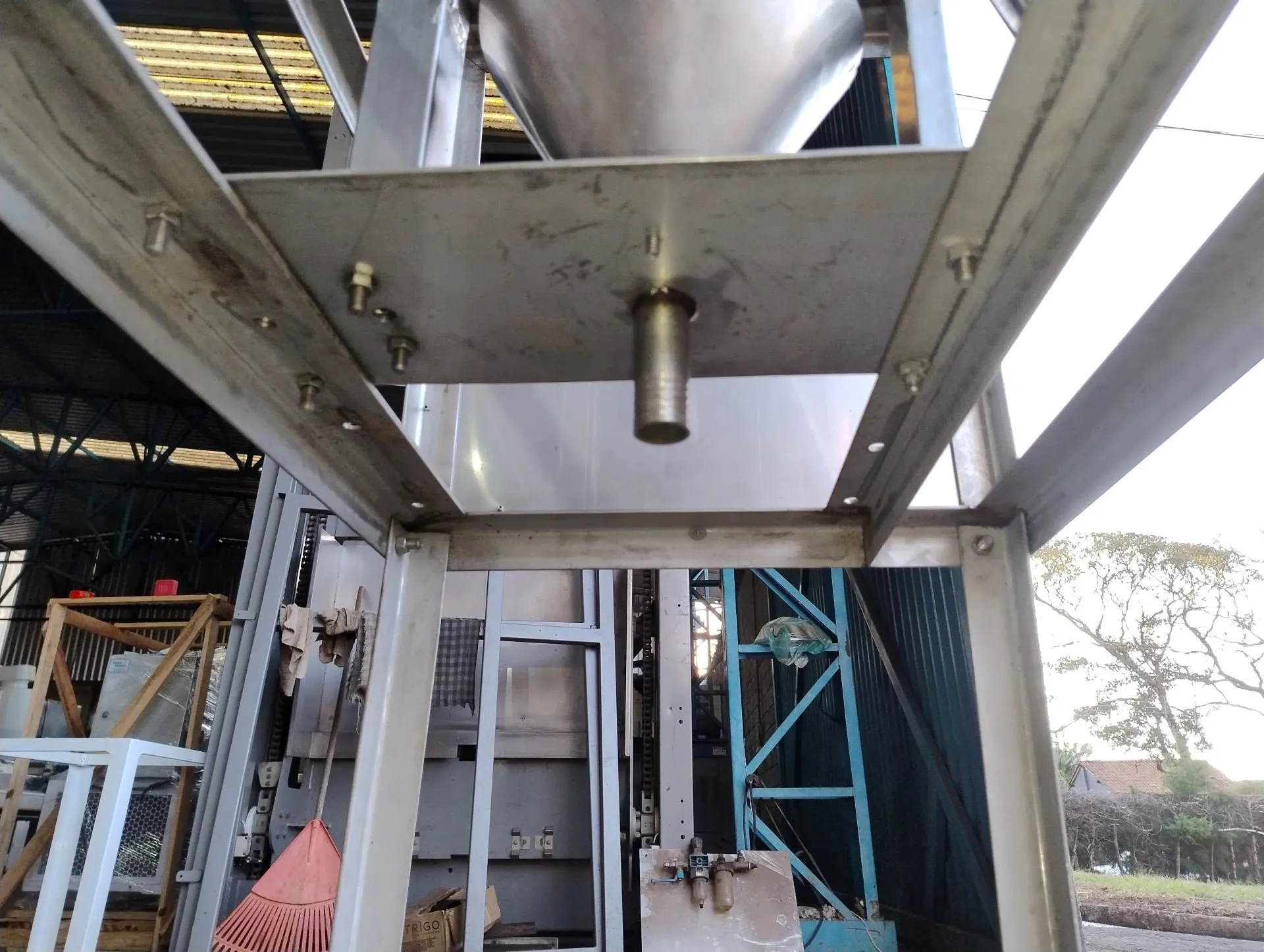 extratora-de-agua-de-coco-marca-coco-facil