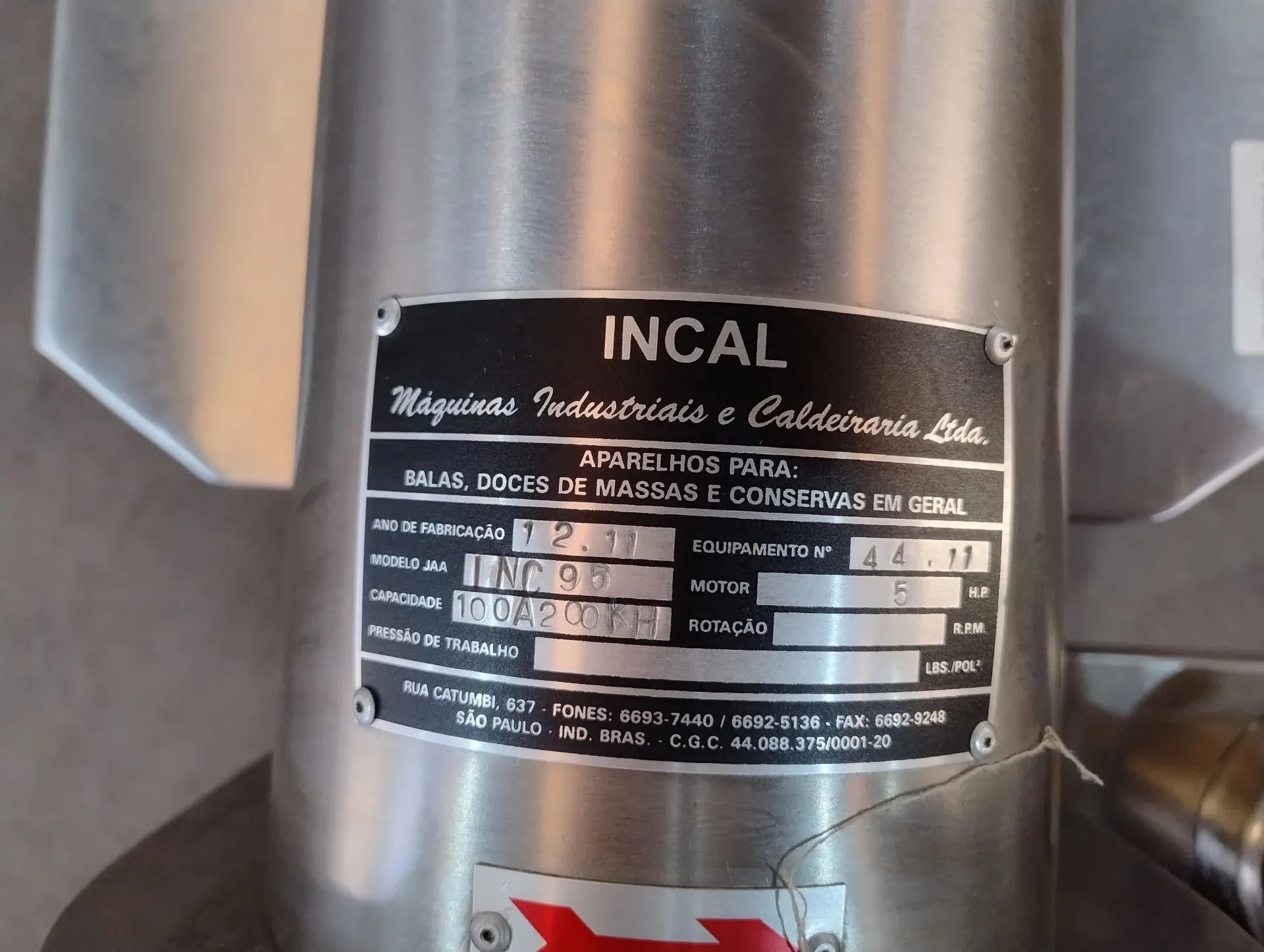 moinho-universal-em-aco-inox-capacidade-de-100-a-200-kg-hora