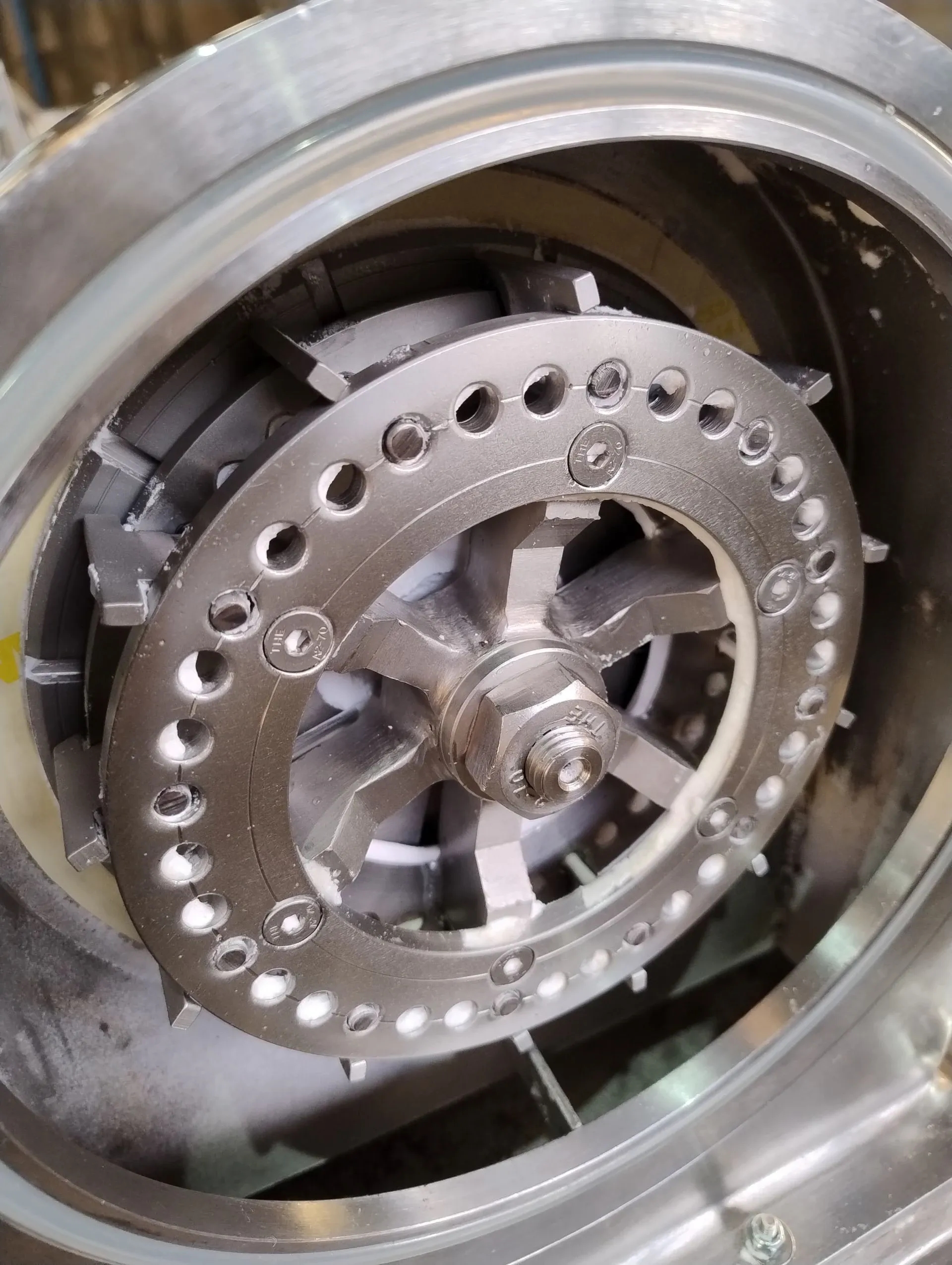 moinho-universal-em-aco-inox-capacidade-de-100-a-200-kg-hora