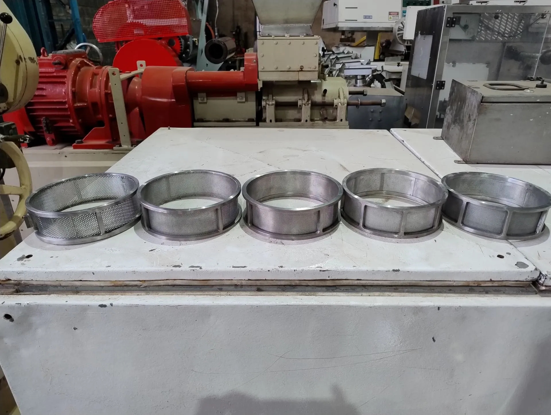 moinho-universal-em-aco-inox-capacidade-de-100-a-200-kg-hora