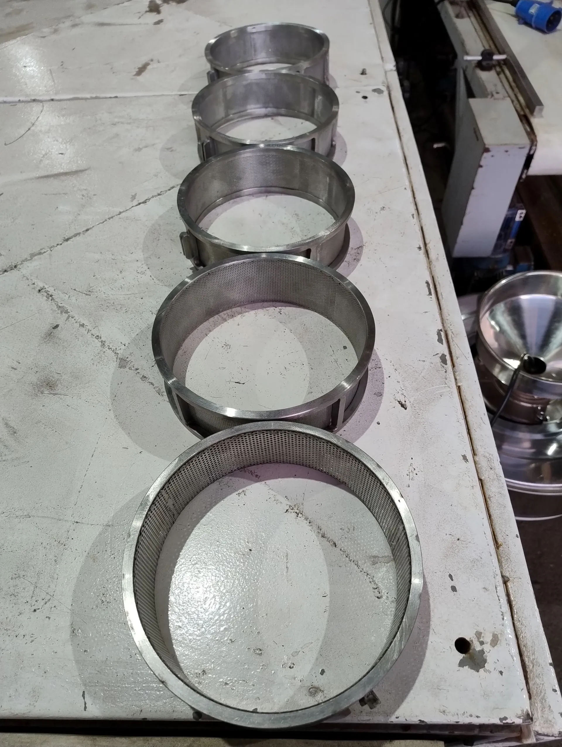 moinho-universal-em-aco-inox-capacidade-de-100-a-200-kg-hora