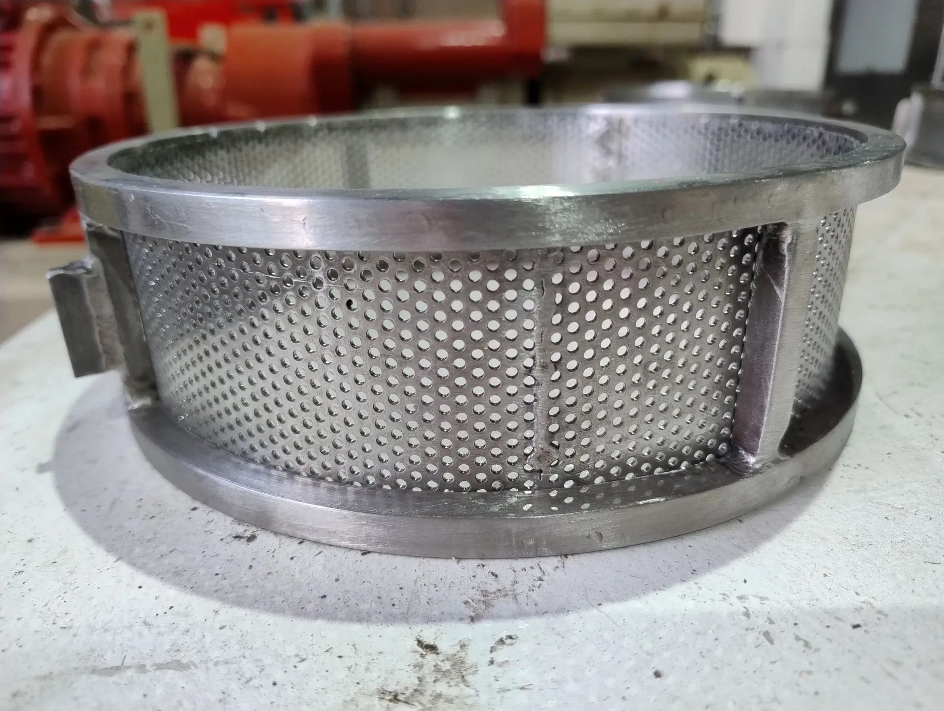 moinho-universal-em-aco-inox-capacidade-de-100-a-200-kg-hora