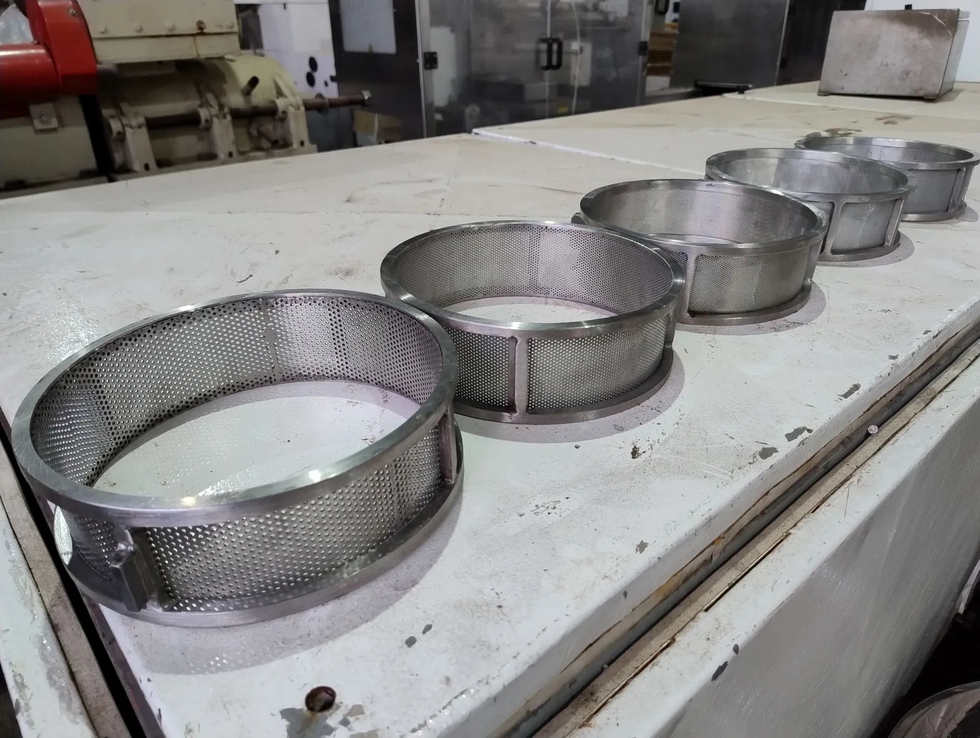 moinho-universal-em-aco-inox-capacidade-de-100-a-200-kg-hora